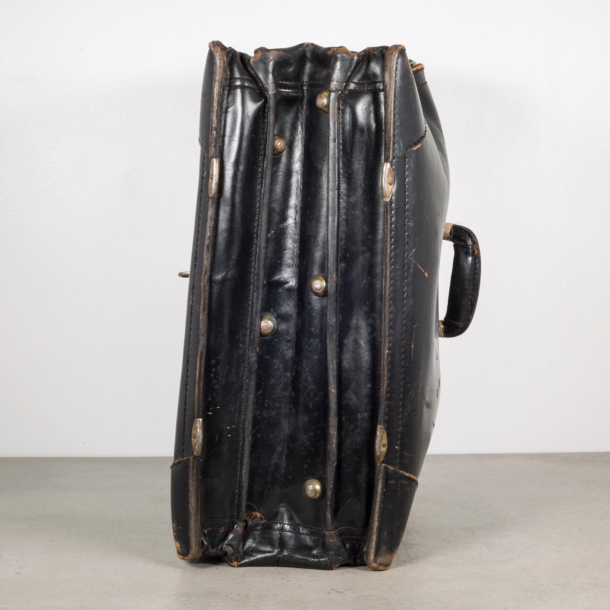 Vintage Leather Pan Am Pilot's Fight Bag, circa 1950-1960s In Good Condition In San Francisco, CA