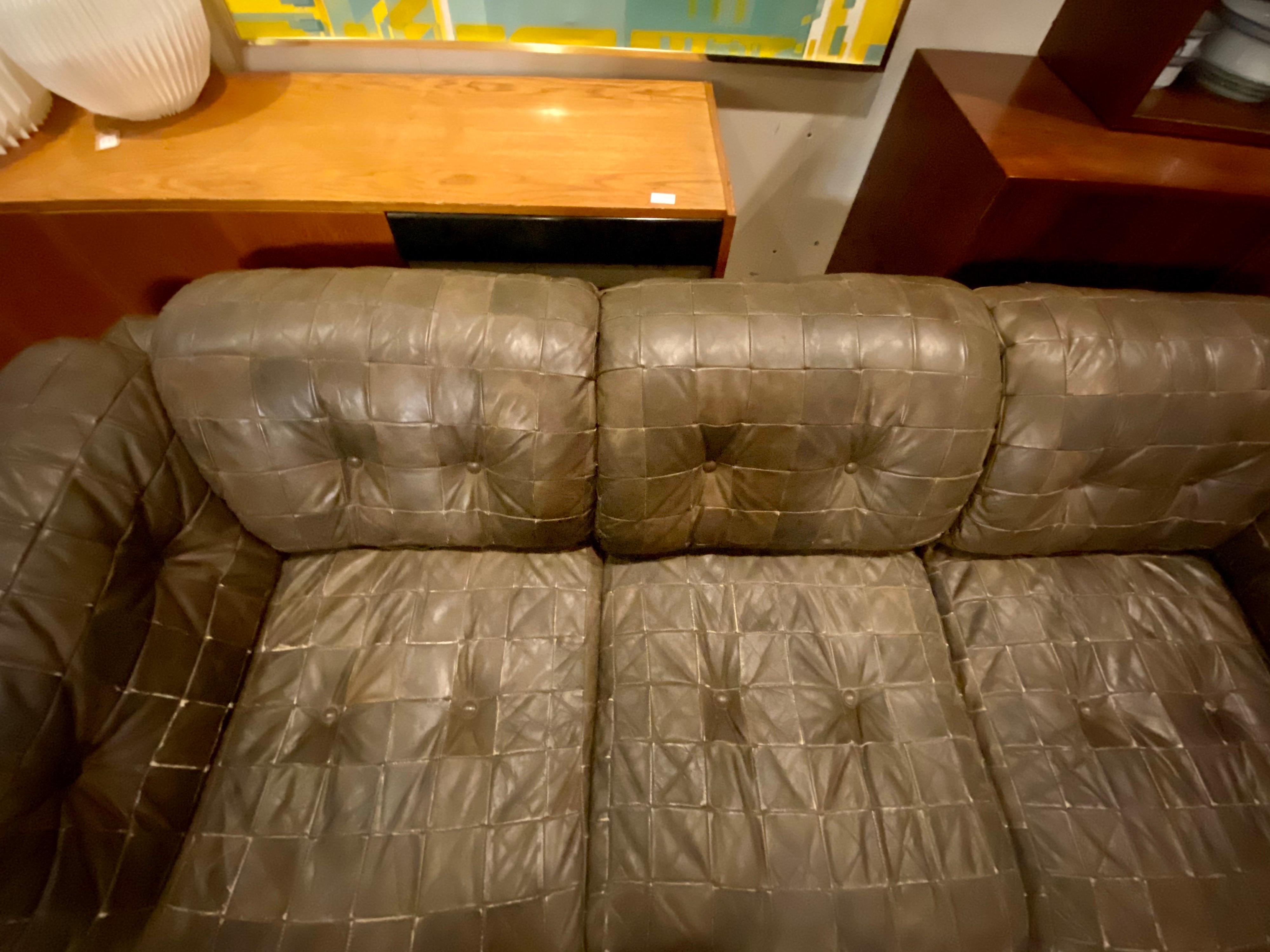 Mid-Century Modern Canapé patchwork en cuir vintage en vente