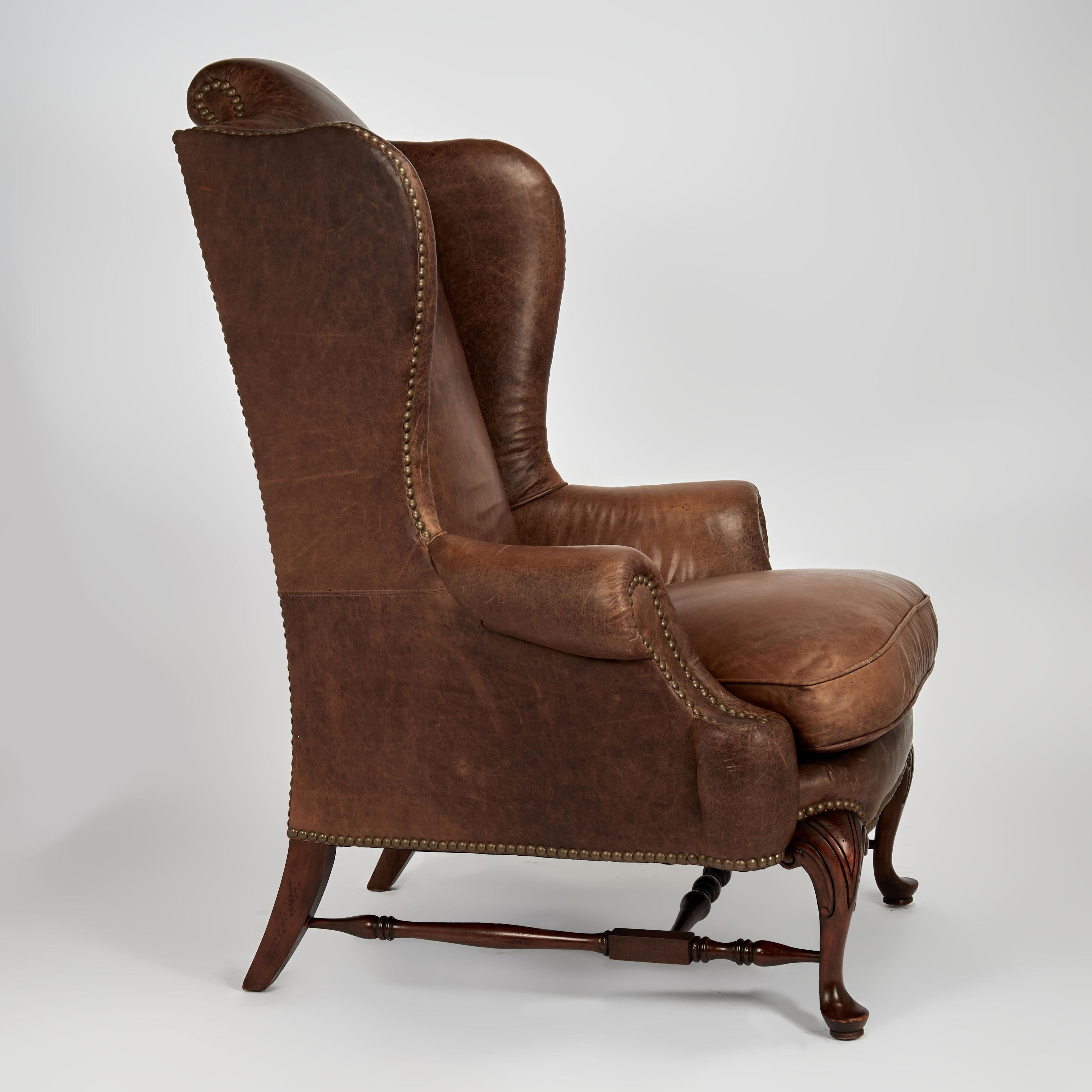 Ottone Wingback in pelle vintage in stile Queen Anne  Sedia di Beacon Hill in vendita