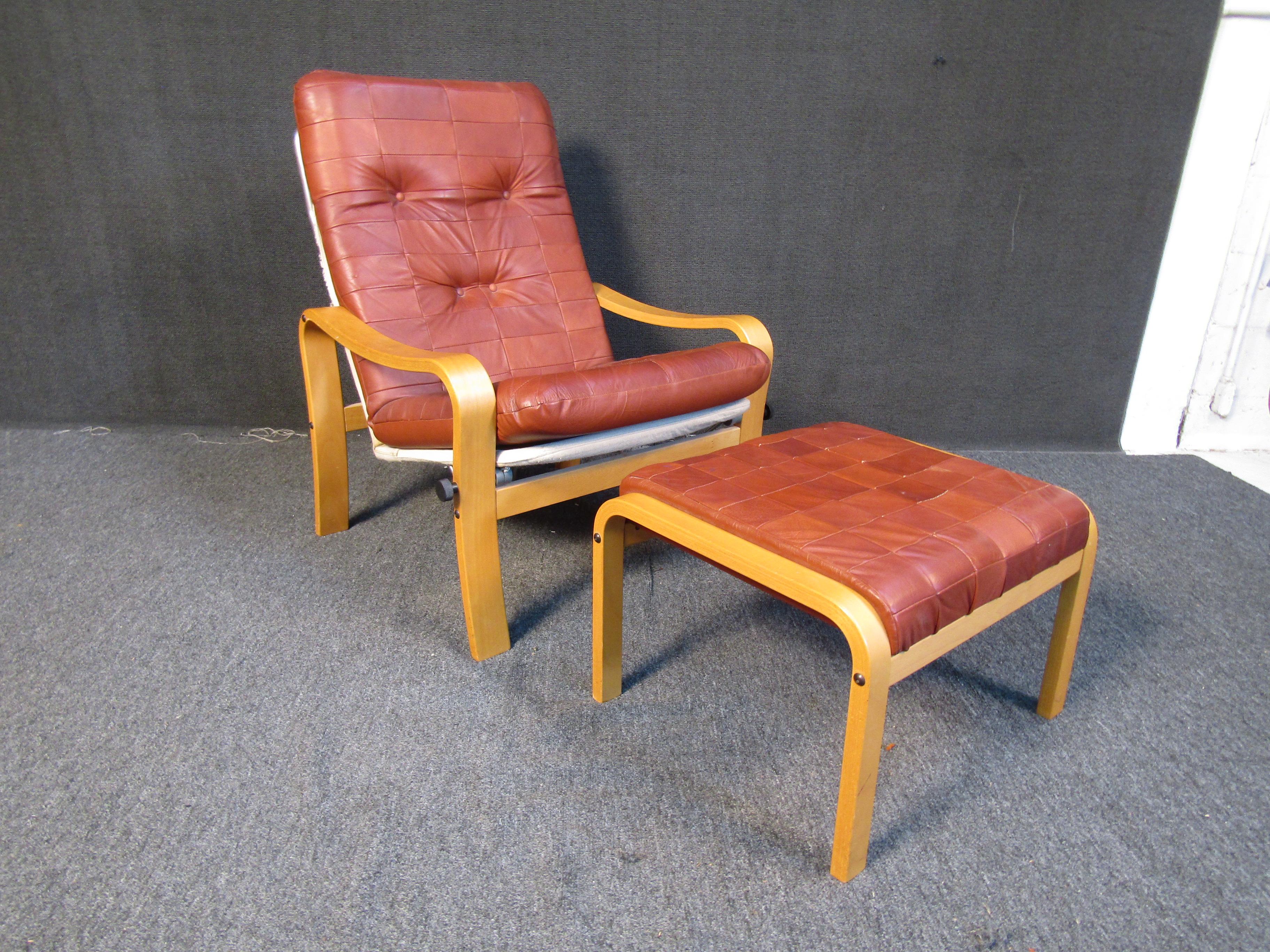 This recliner and ottoman set features a combination of brick-red leather and a light wooden frame for a unique look. Please confirm item location with seller (NY/NJ).