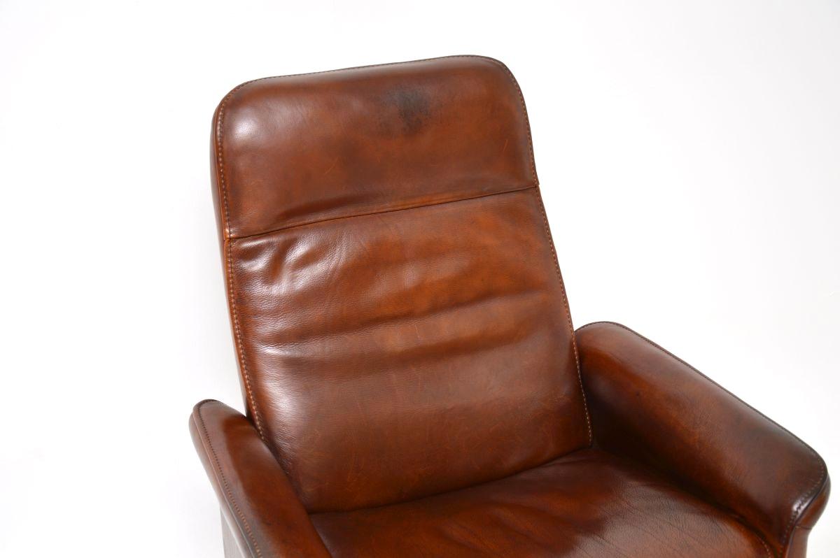 Poltrona e sgabello reclinabili DS 50 in pelle vintage di De Sede in vendita 2
