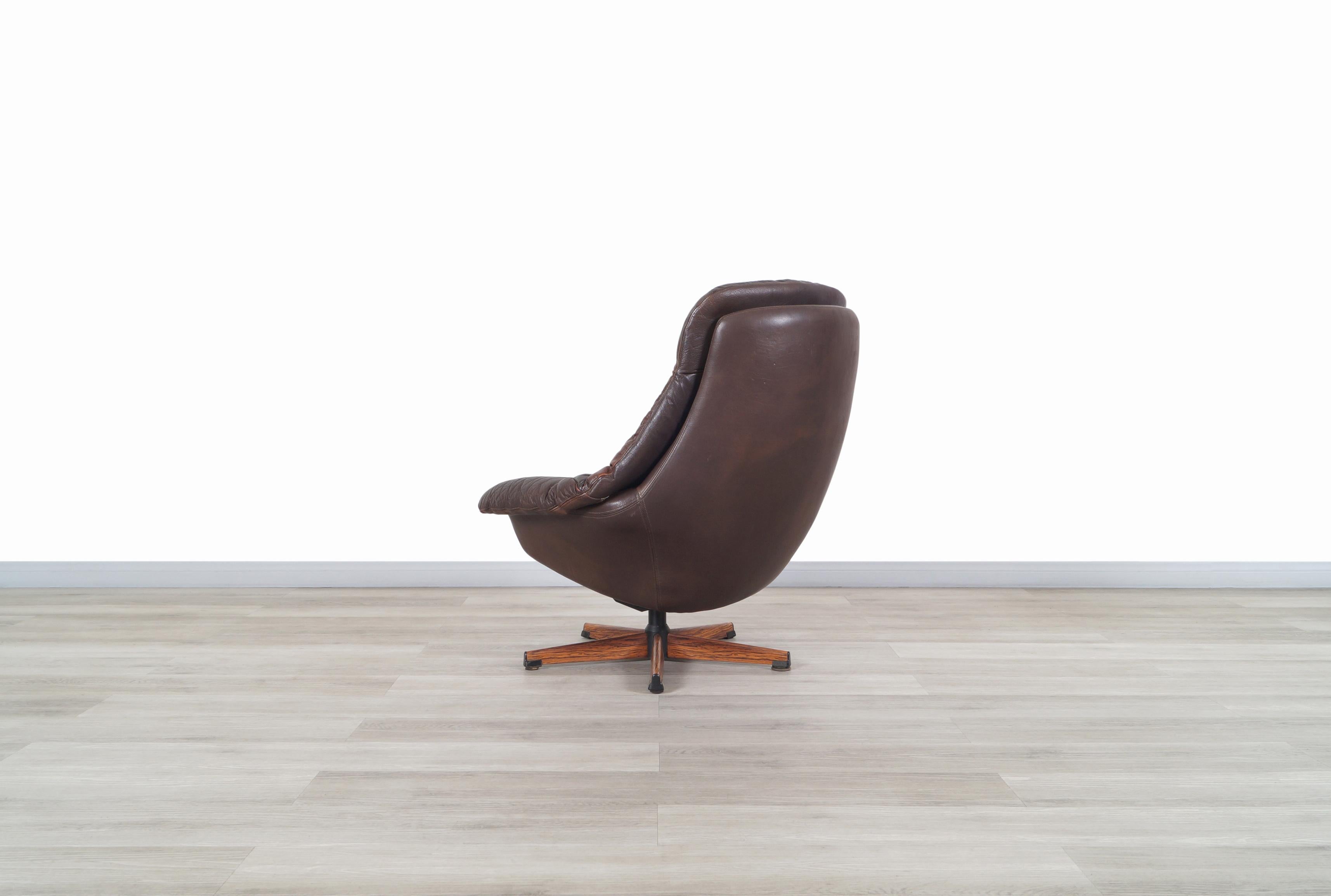 Vintage Leather Reclining Swivel Lounge Chair by H.W. Klein for Bramin 1