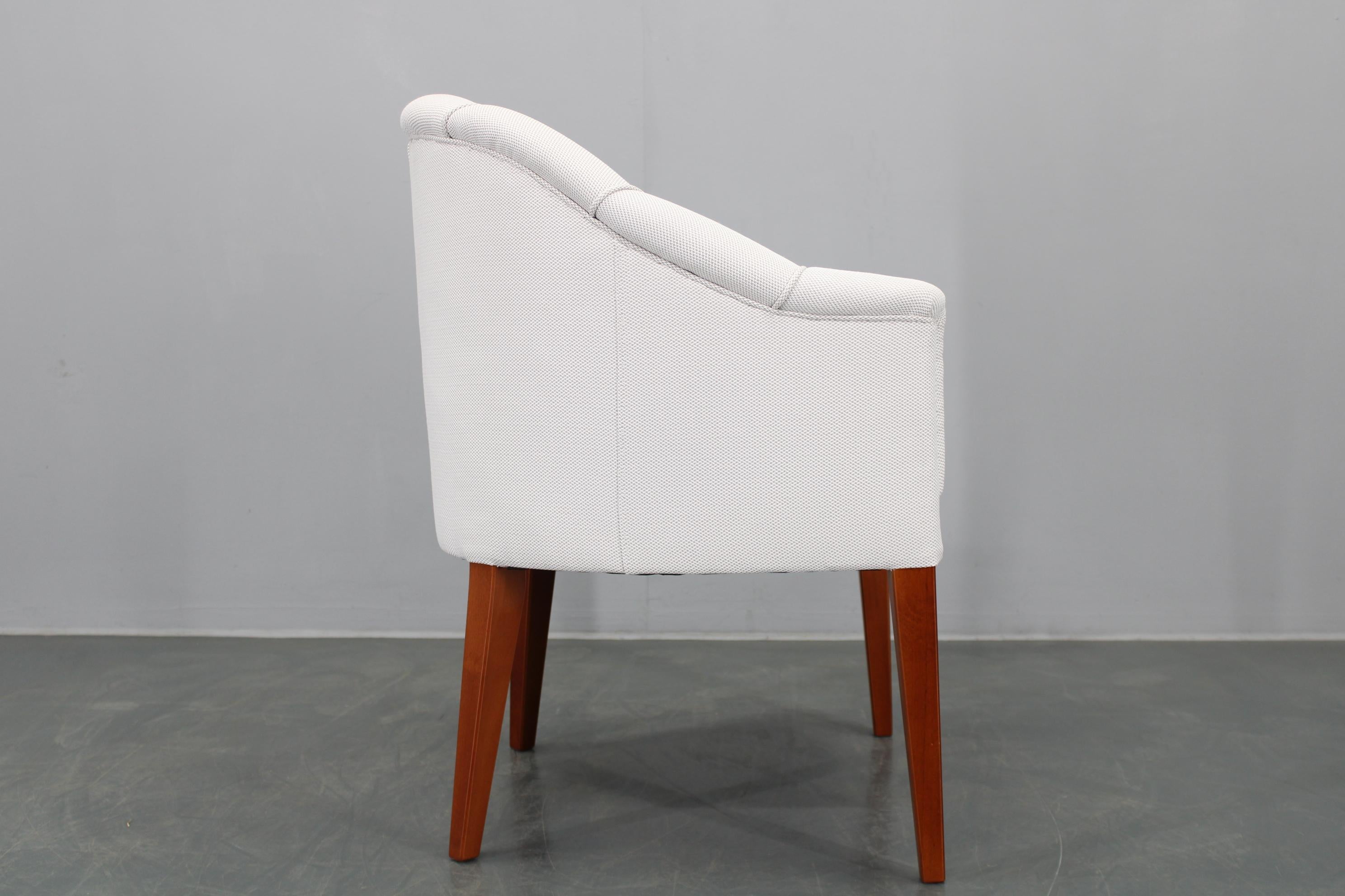 Restaurierter Ledersessel im Vintage-Stil, Tschechoslowakei im Angebot 4