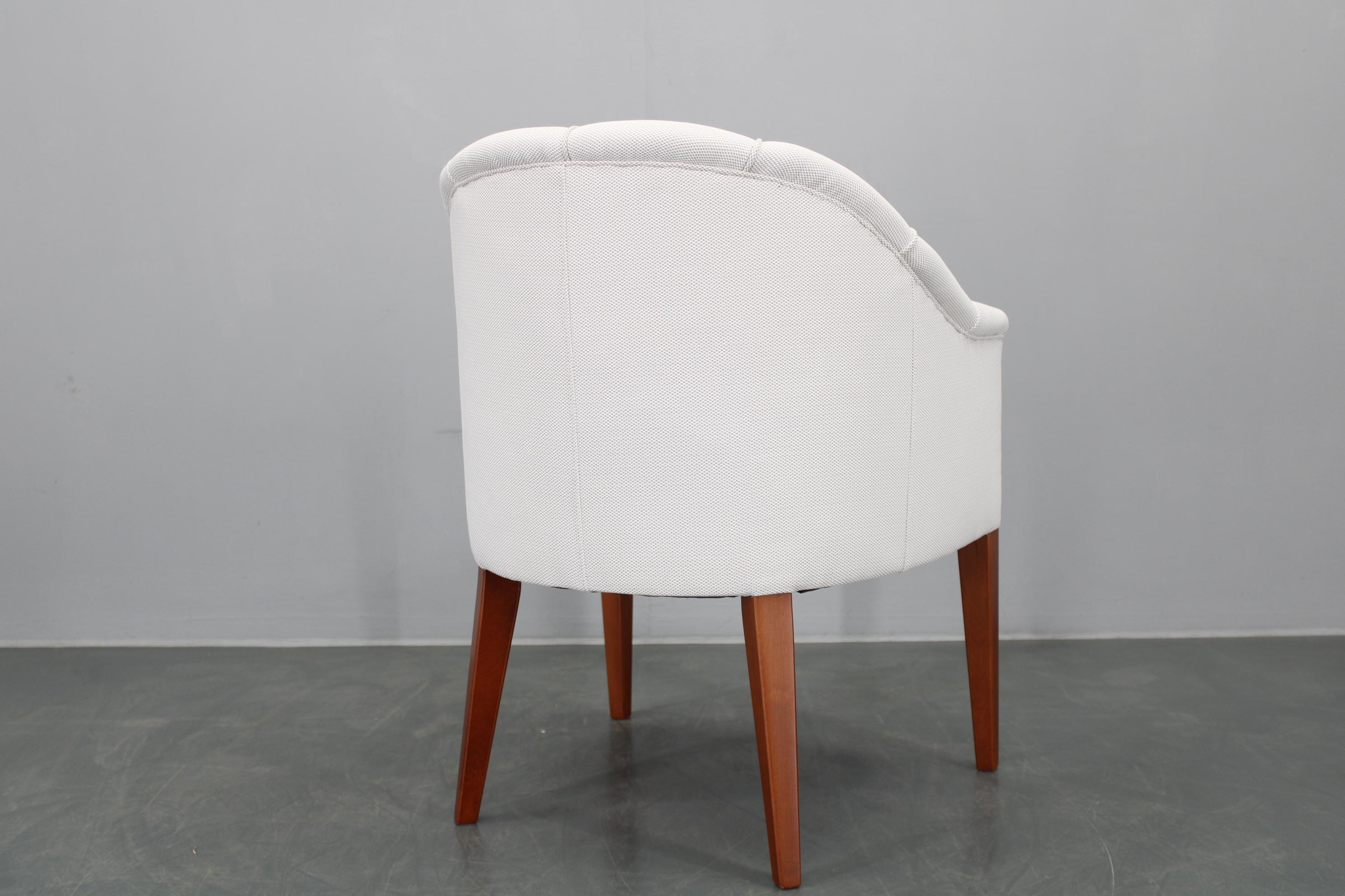 Restaurierter Ledersessel im Vintage-Stil, Tschechoslowakei im Angebot 5