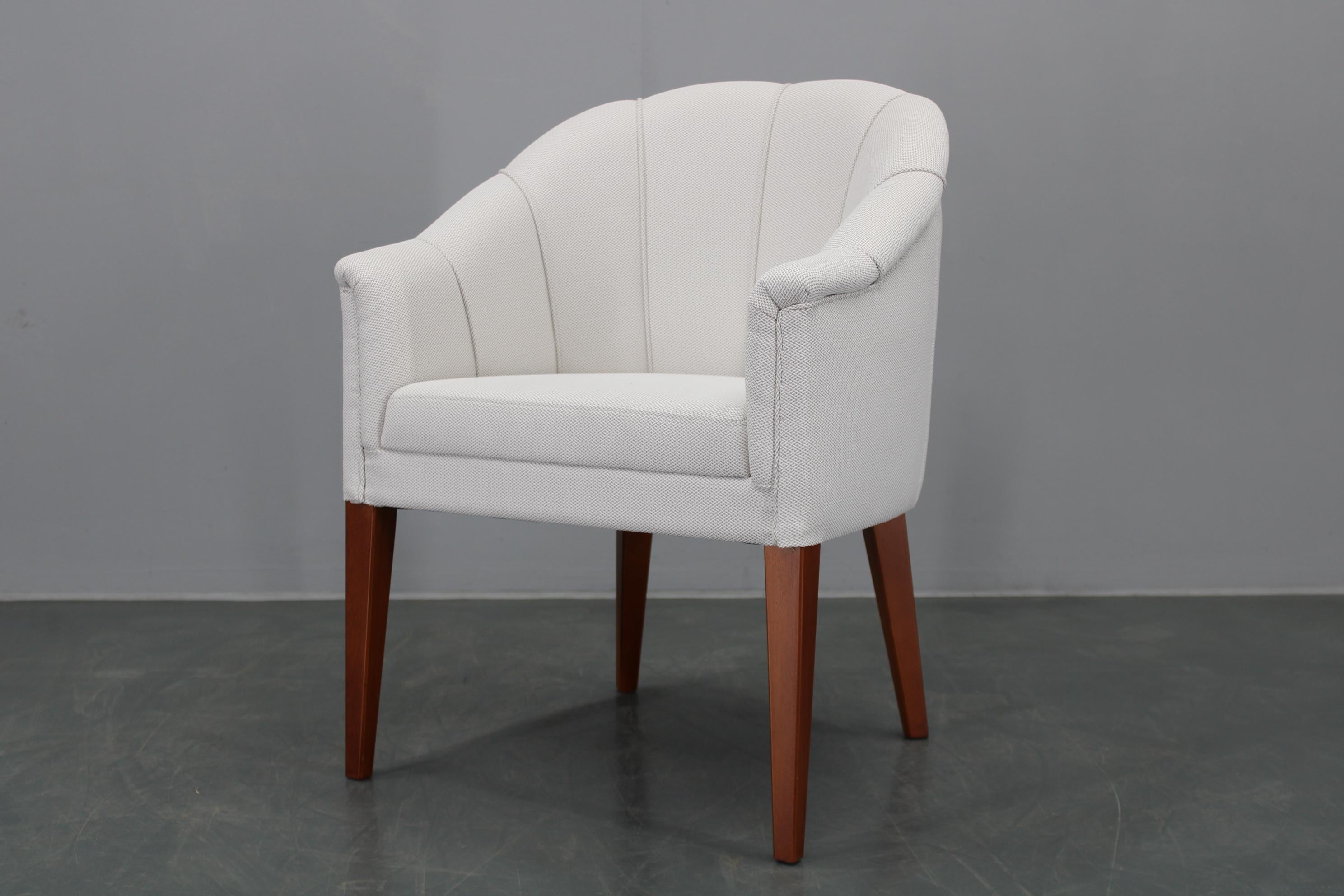 Restaurierter Ledersessel im Vintage-Stil, Tschechoslowakei im Angebot 9