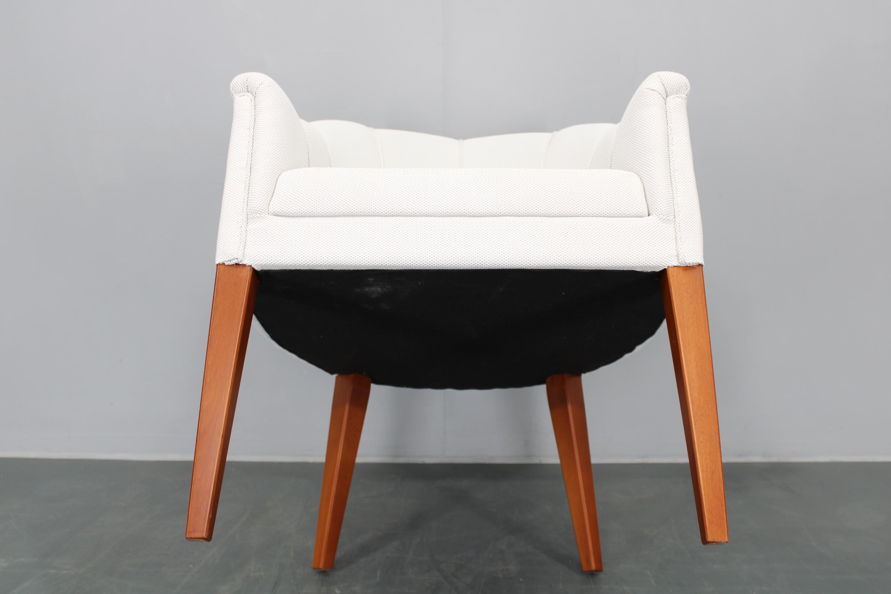 Restaurierter Ledersessel im Vintage-Stil, Tschechoslowakei im Angebot 1