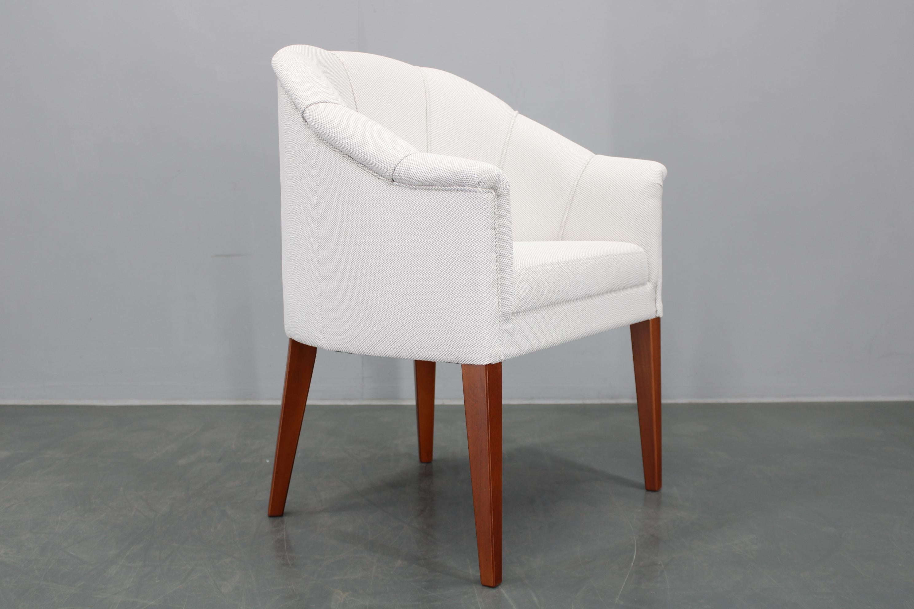 Restaurierter Ledersessel im Vintage-Stil, Tschechoslowakei im Angebot 3