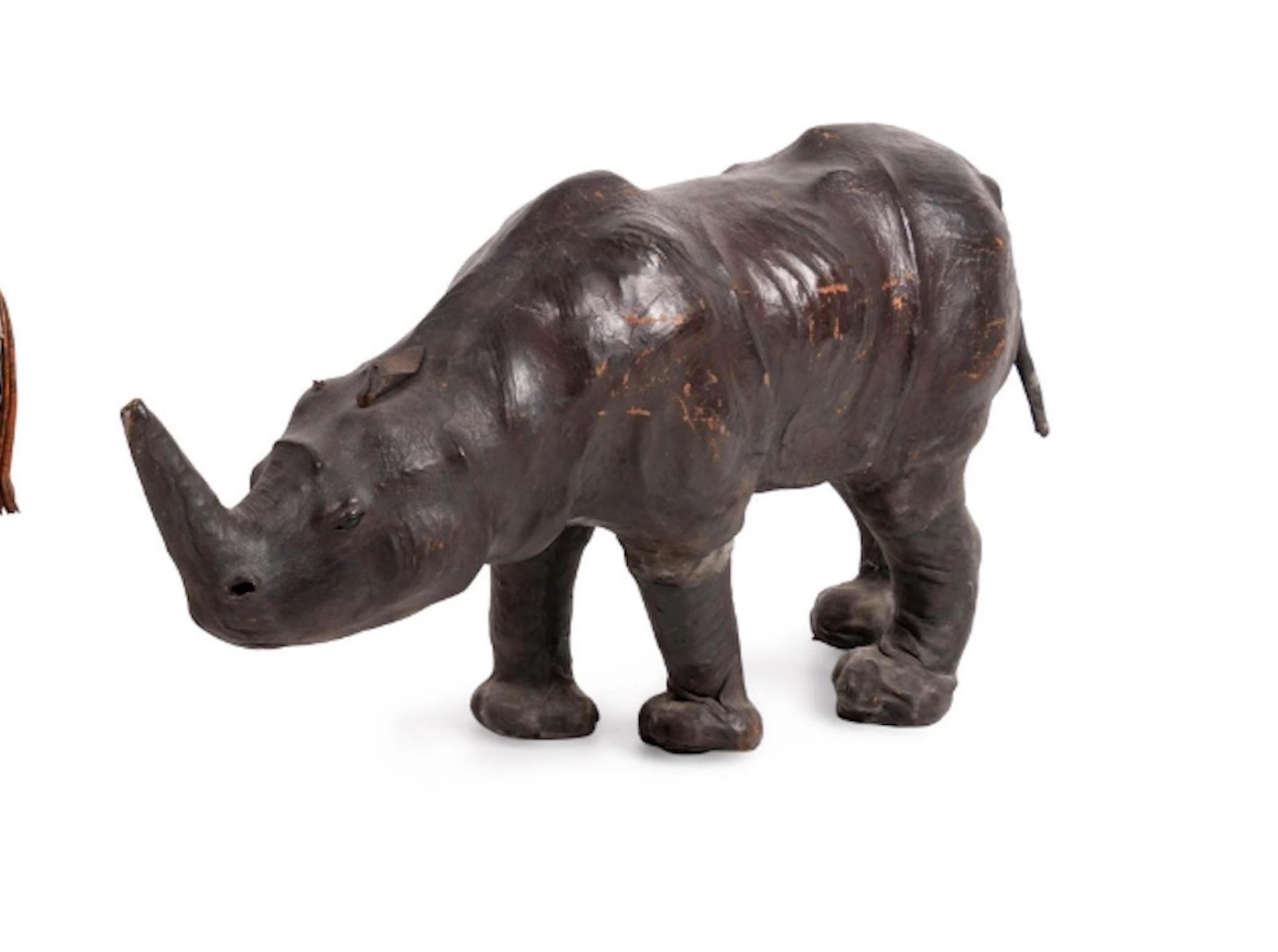 Poggiapiedi Rhino in pelle vintage di Abercrombie & Fitch, 1950, prezzo per articolo 
Sarebbe fantastico in un salotto o in una biblioteca.