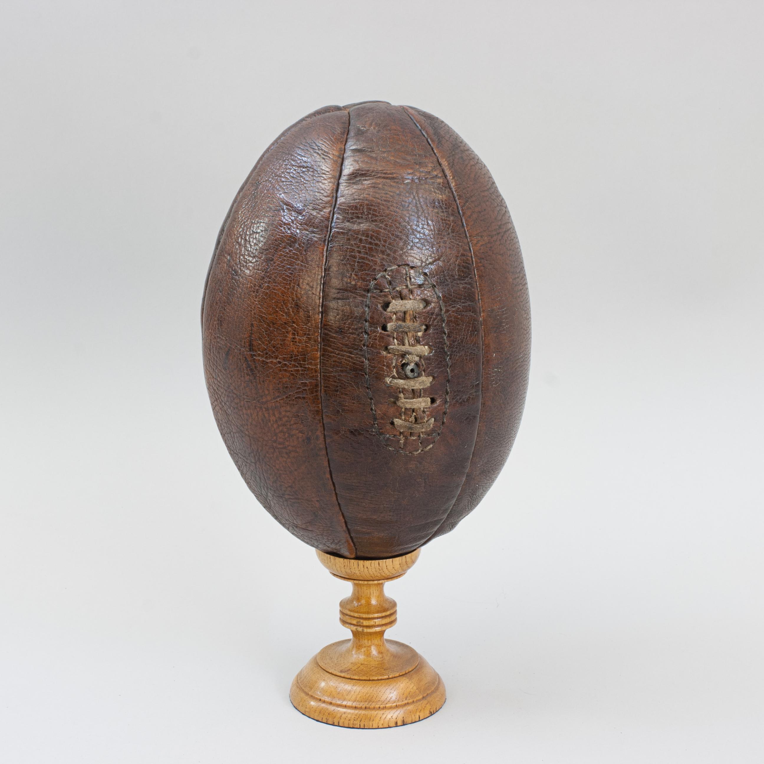 Balle de rugby vintage en cuir 4