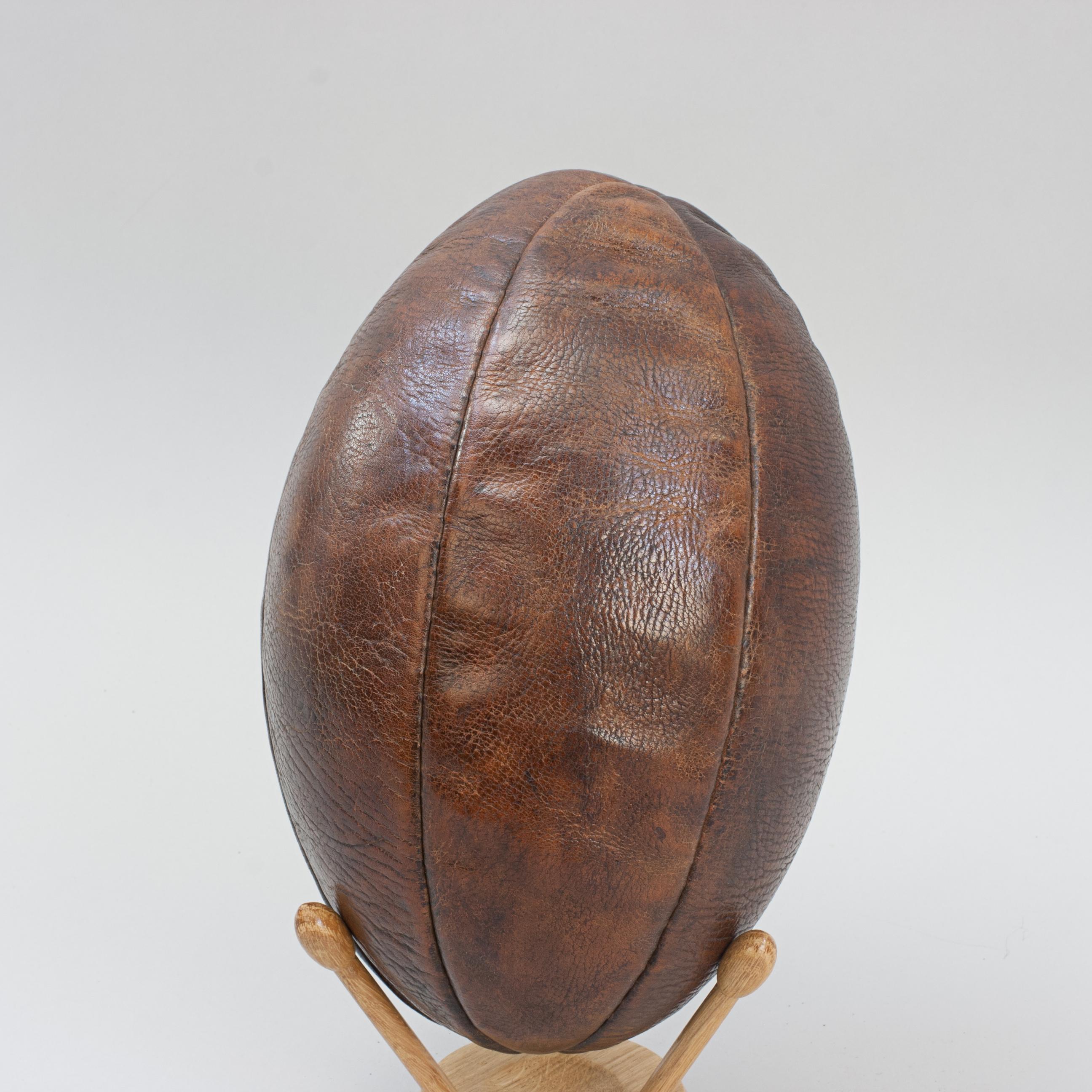 Balle de rugby vintage en cuir 1
