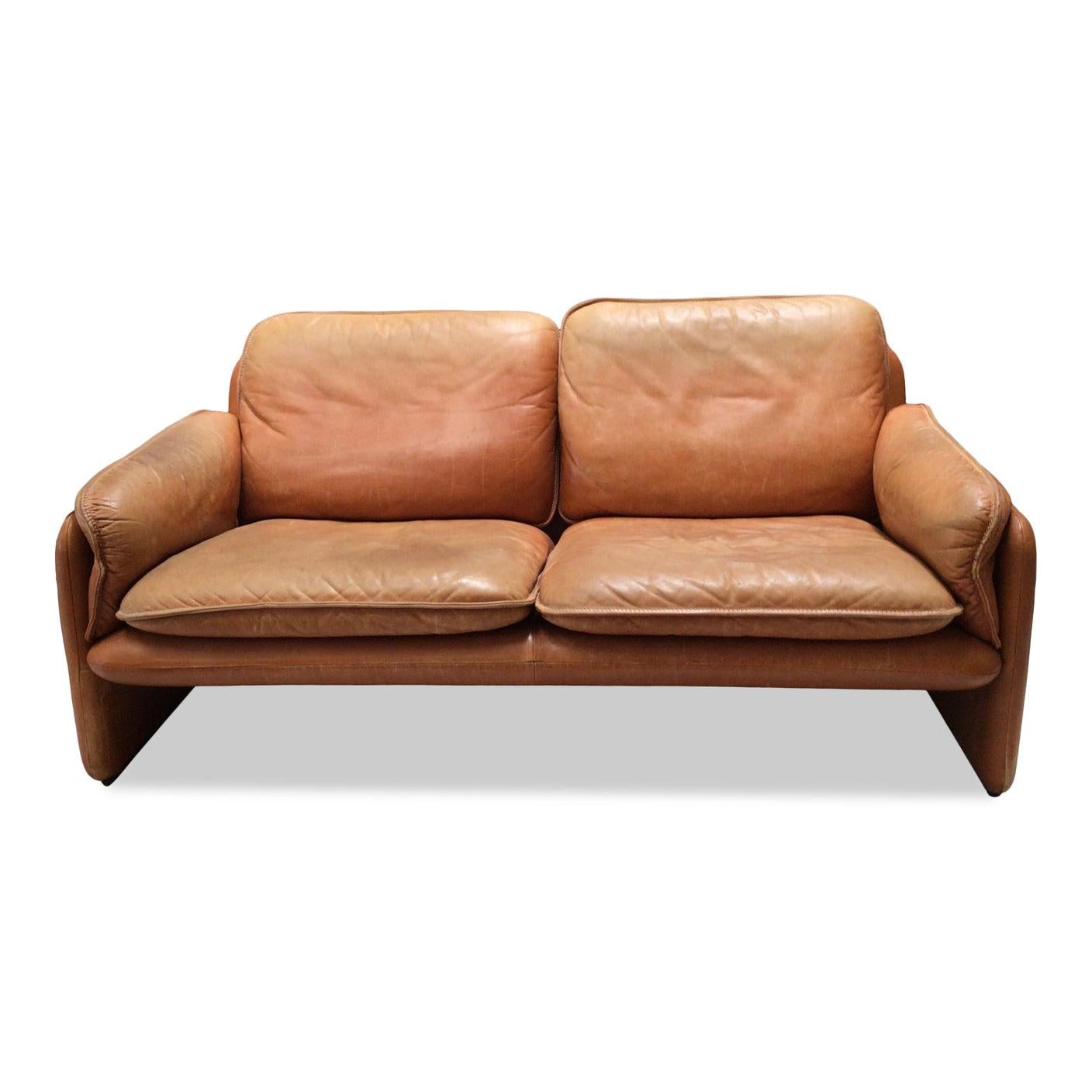 Vintage Leather Settee In Good Condition In Los Angeles, CA