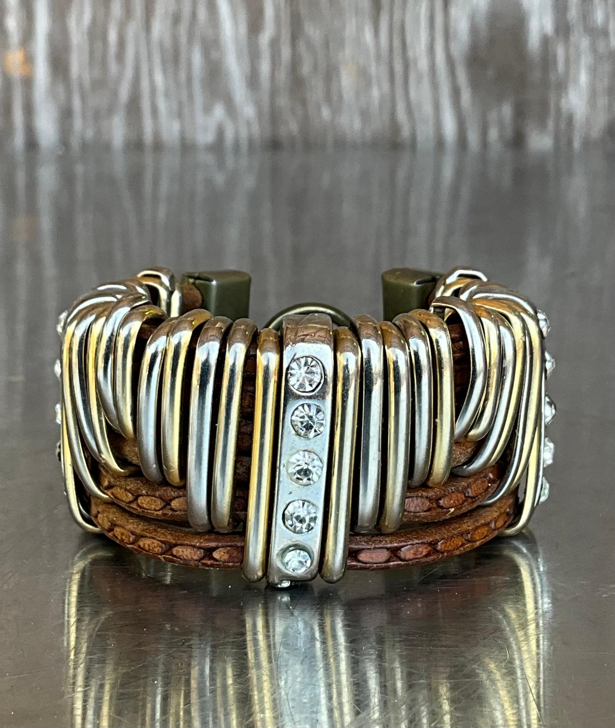 Bracciale vintage in pelle e strass d'argento In condizioni buone in vendita a Lake Worth Beach, FL