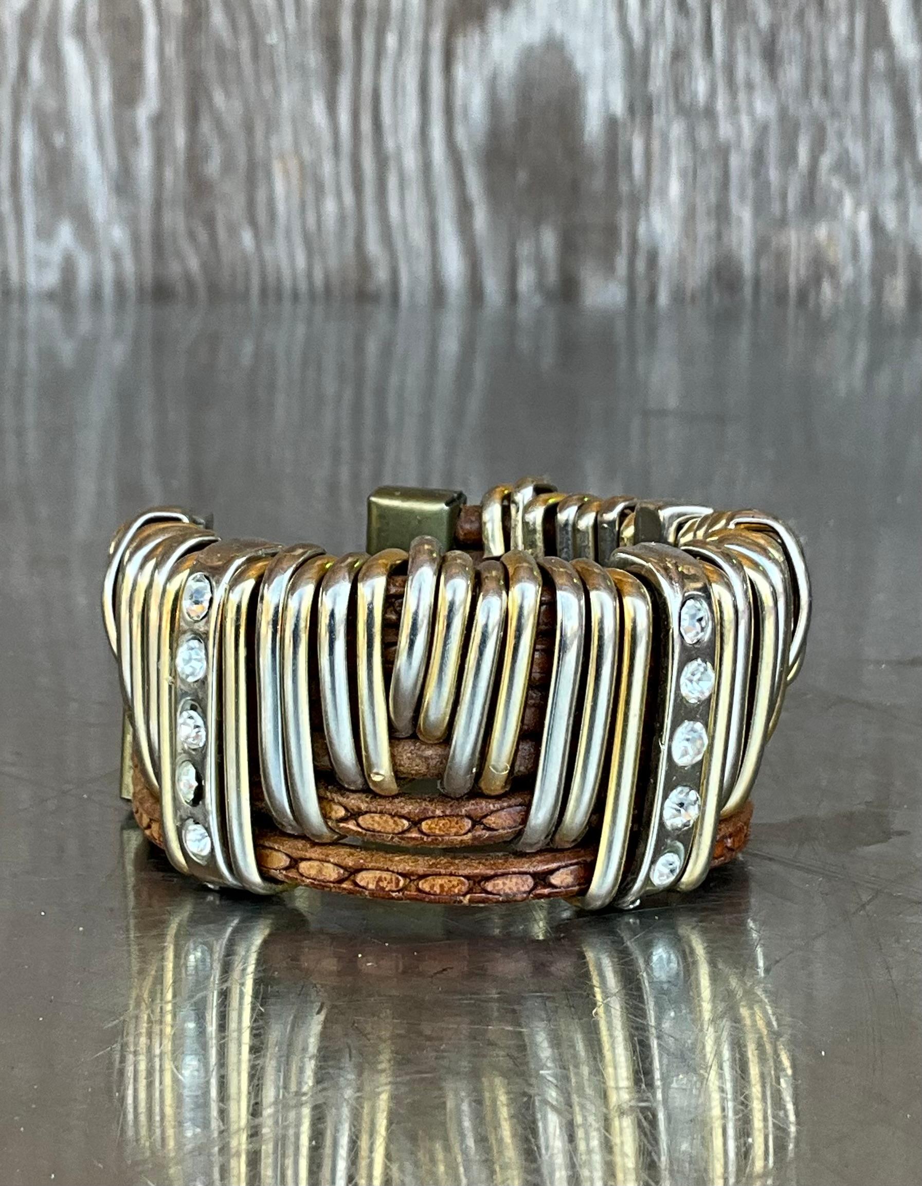 Bracciale vintage in pelle e strass d'argento in vendita 1