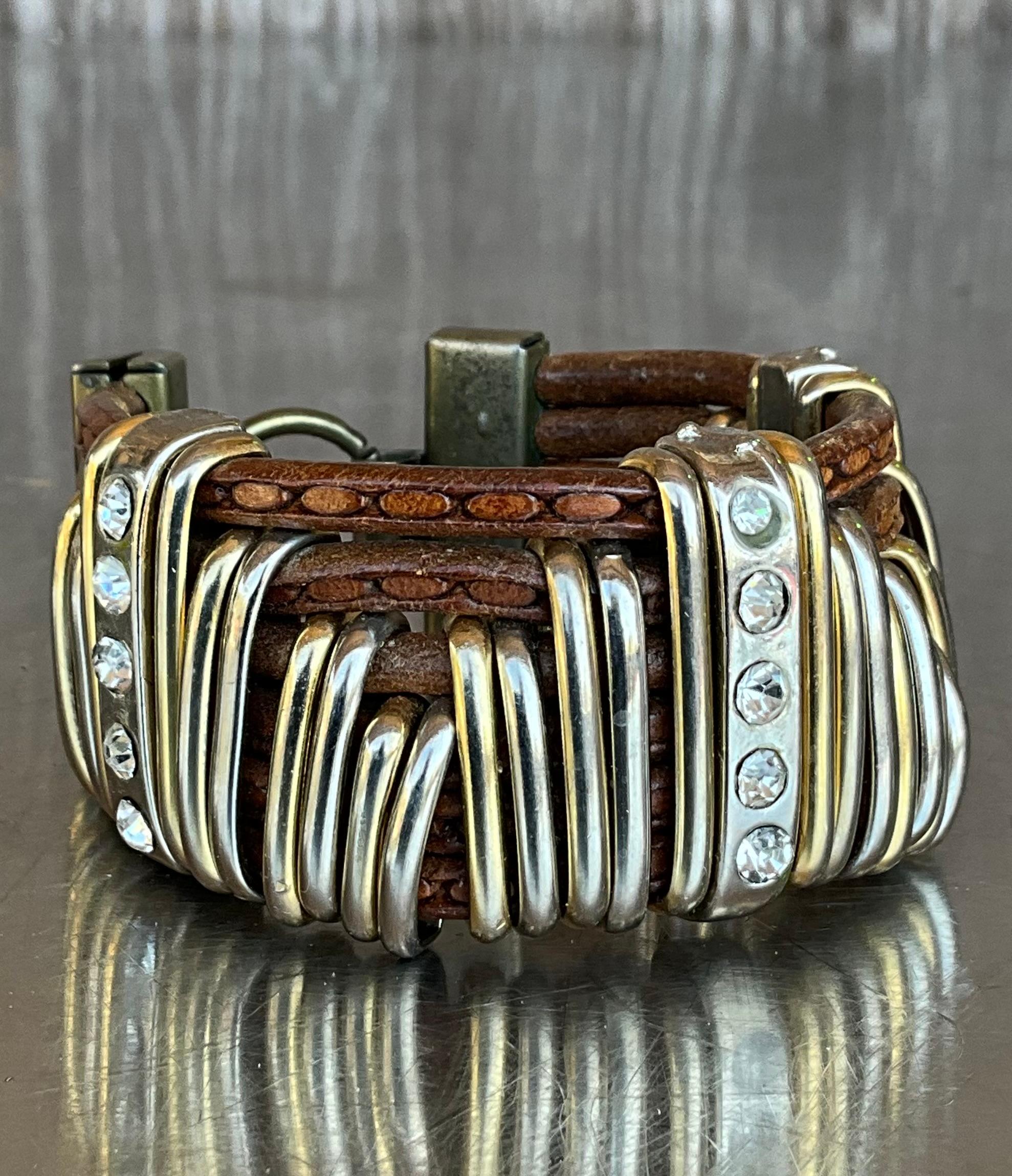 Bracciale vintage in pelle e strass d'argento in vendita 4