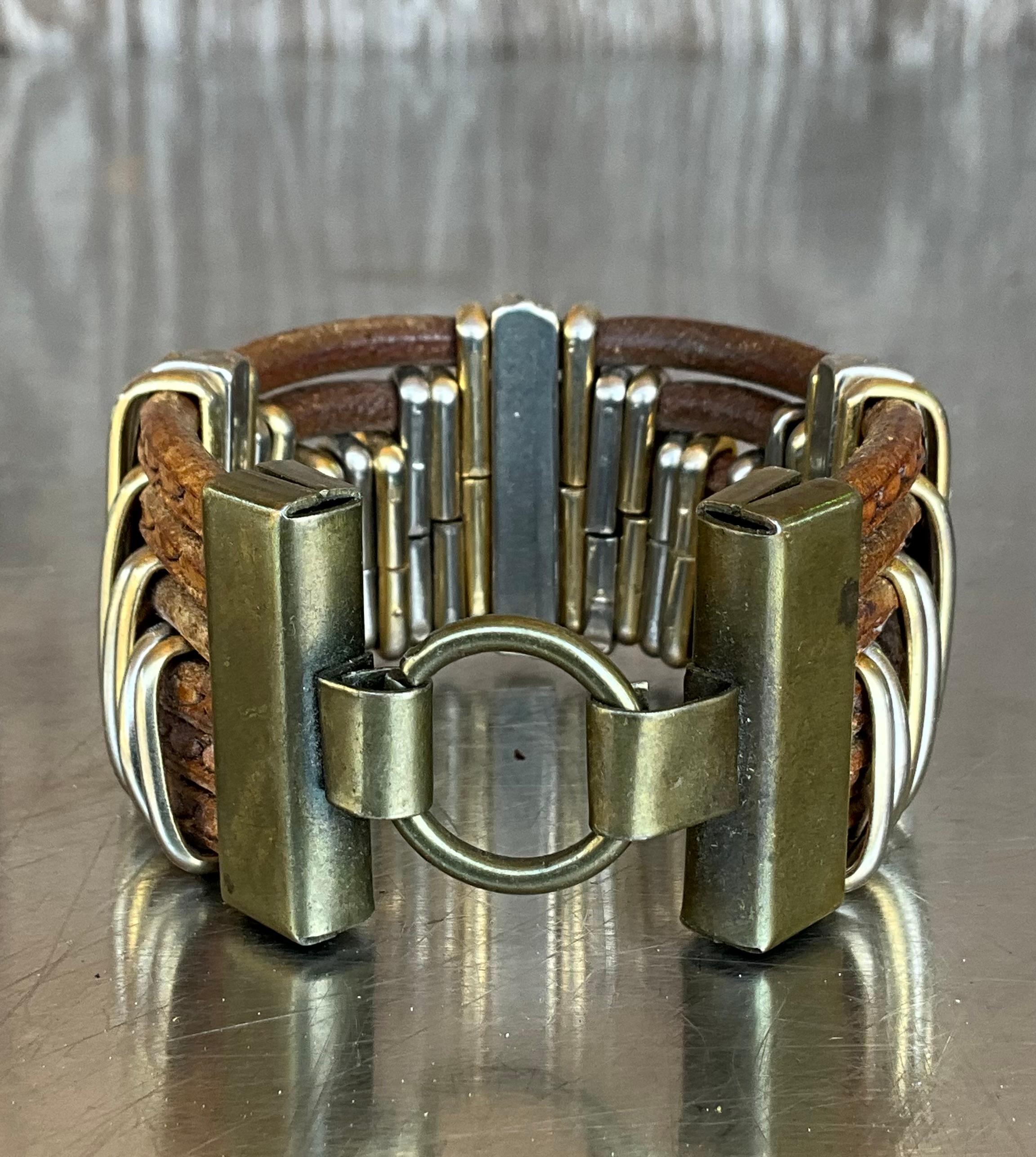 Bracciale vintage in pelle e strass d'argento in vendita 5