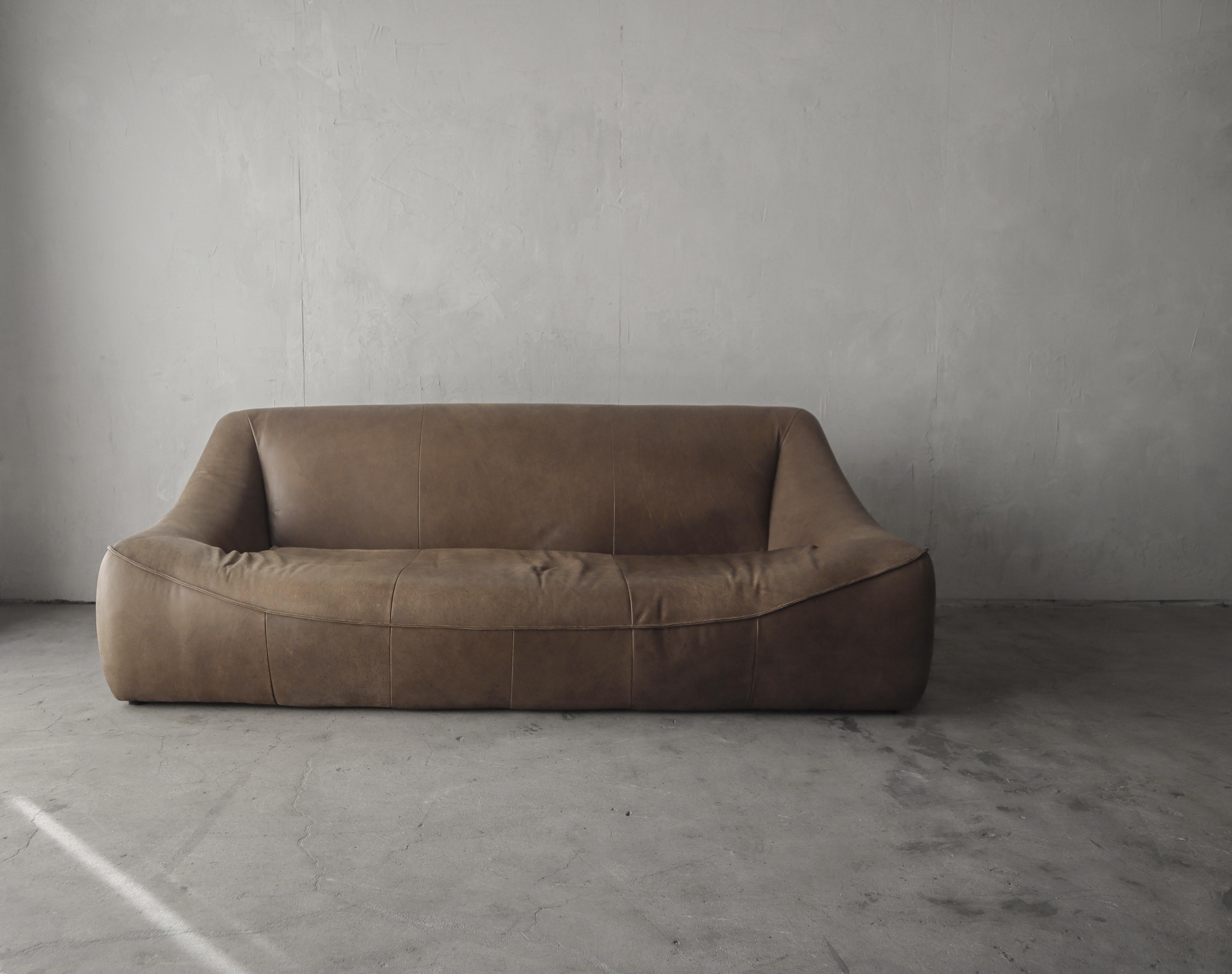 Large organic shaped 3-seat sofa with supple rounded lines. Sofa is a thick, milk chocolate colored top grain leather with top stitching and light patina that add to its detail.

 

There is no damage to be noted.