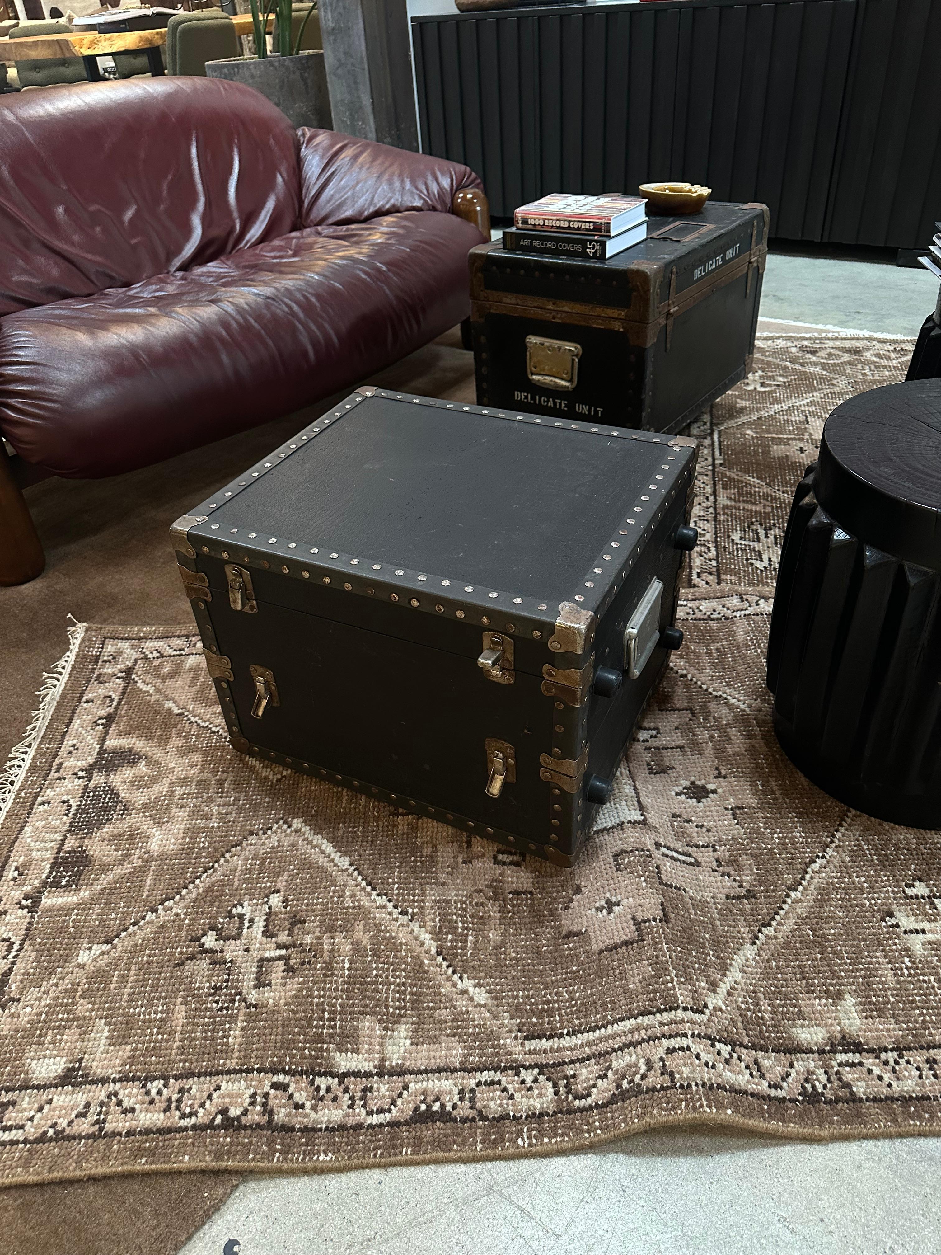 Baúl de cuero vintage siglo XX en venta