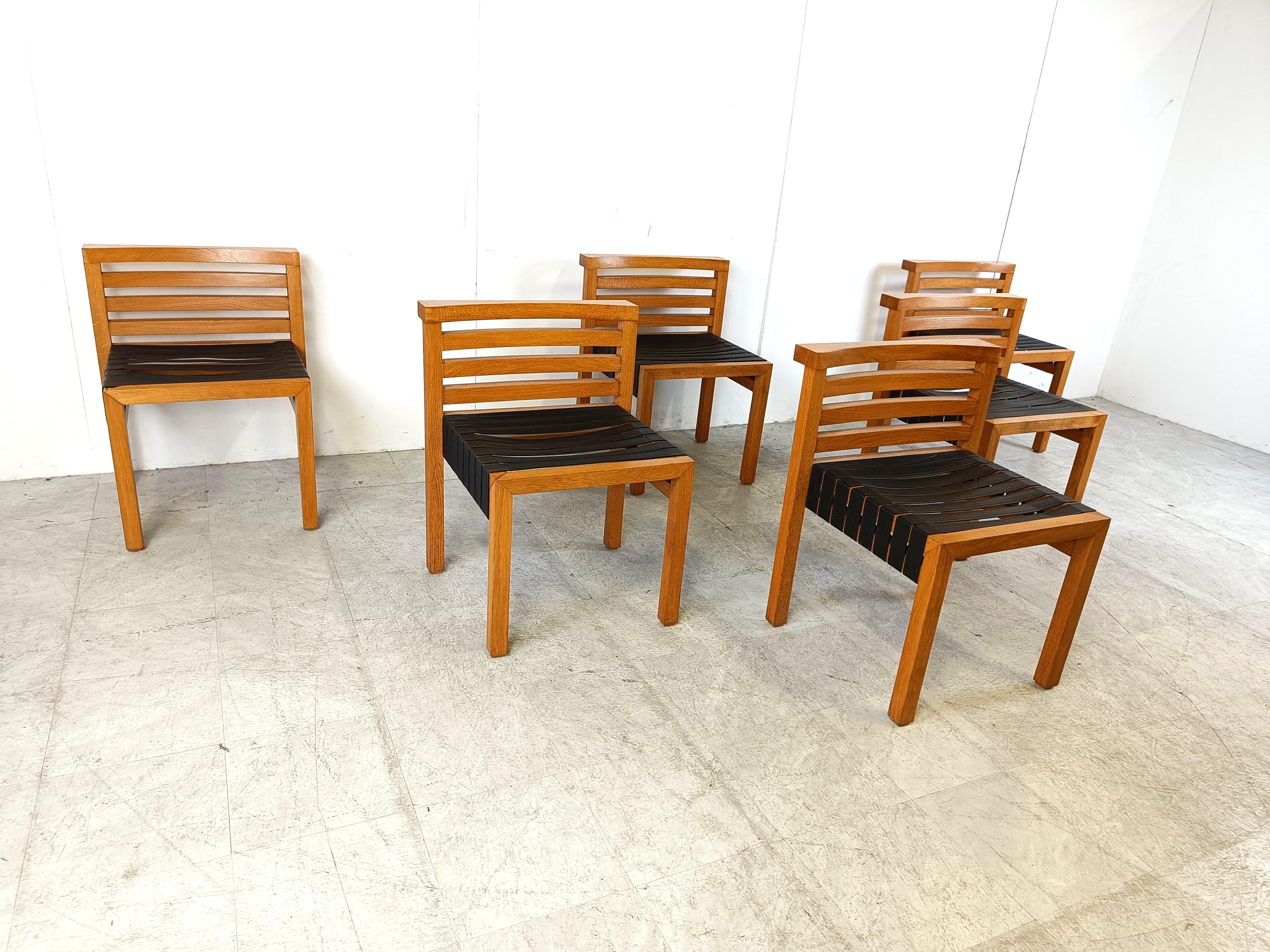 Esszimmerstühle mit Lederriemen, 1970er-Jahre (Ende des 20. Jahrhunderts) im Angebot