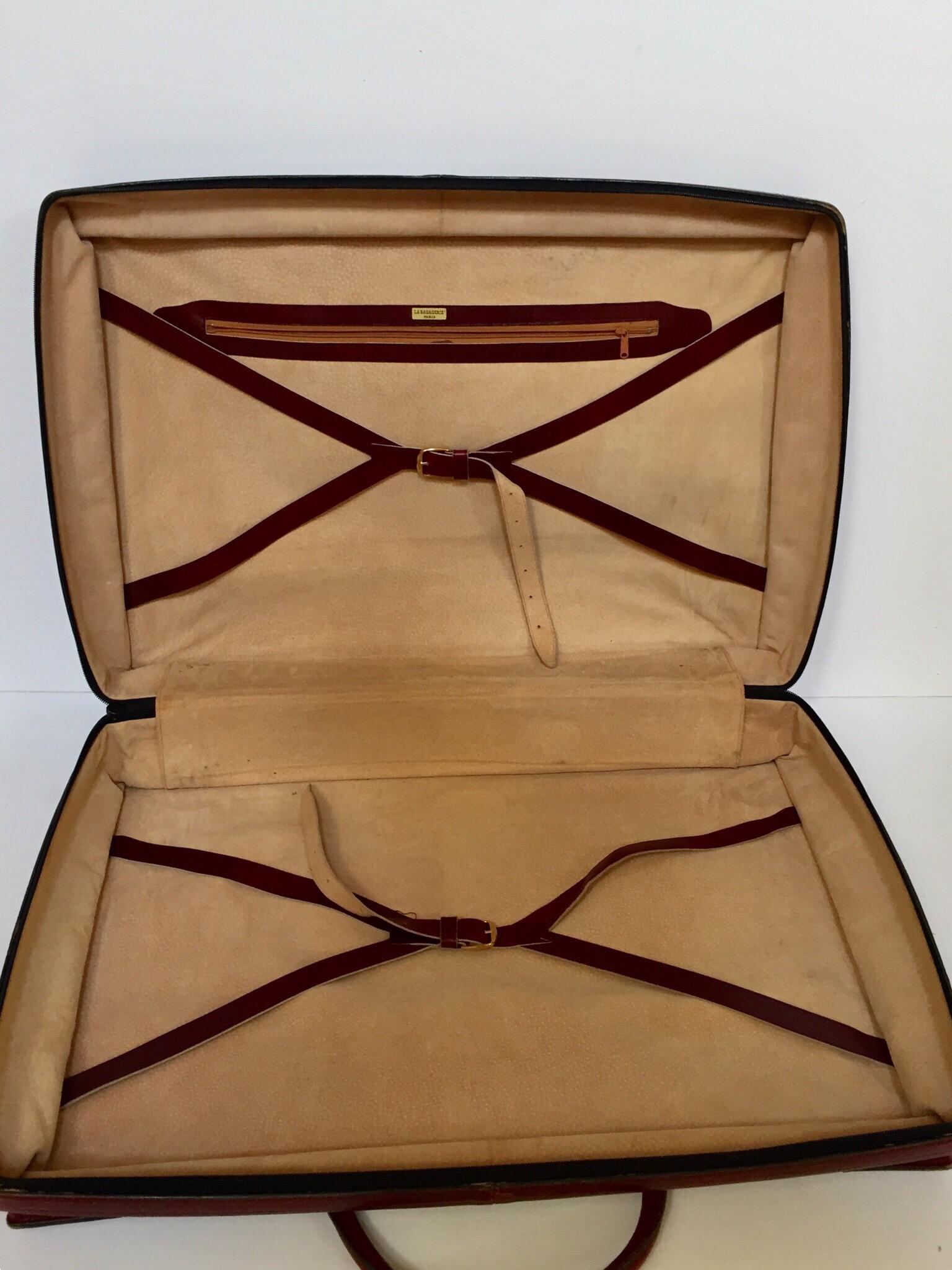 Vintage-Gepäcktasche aus Leder „La Bagagerie Paris“ in Burgunderrot und Bordeaux im Angebot 12