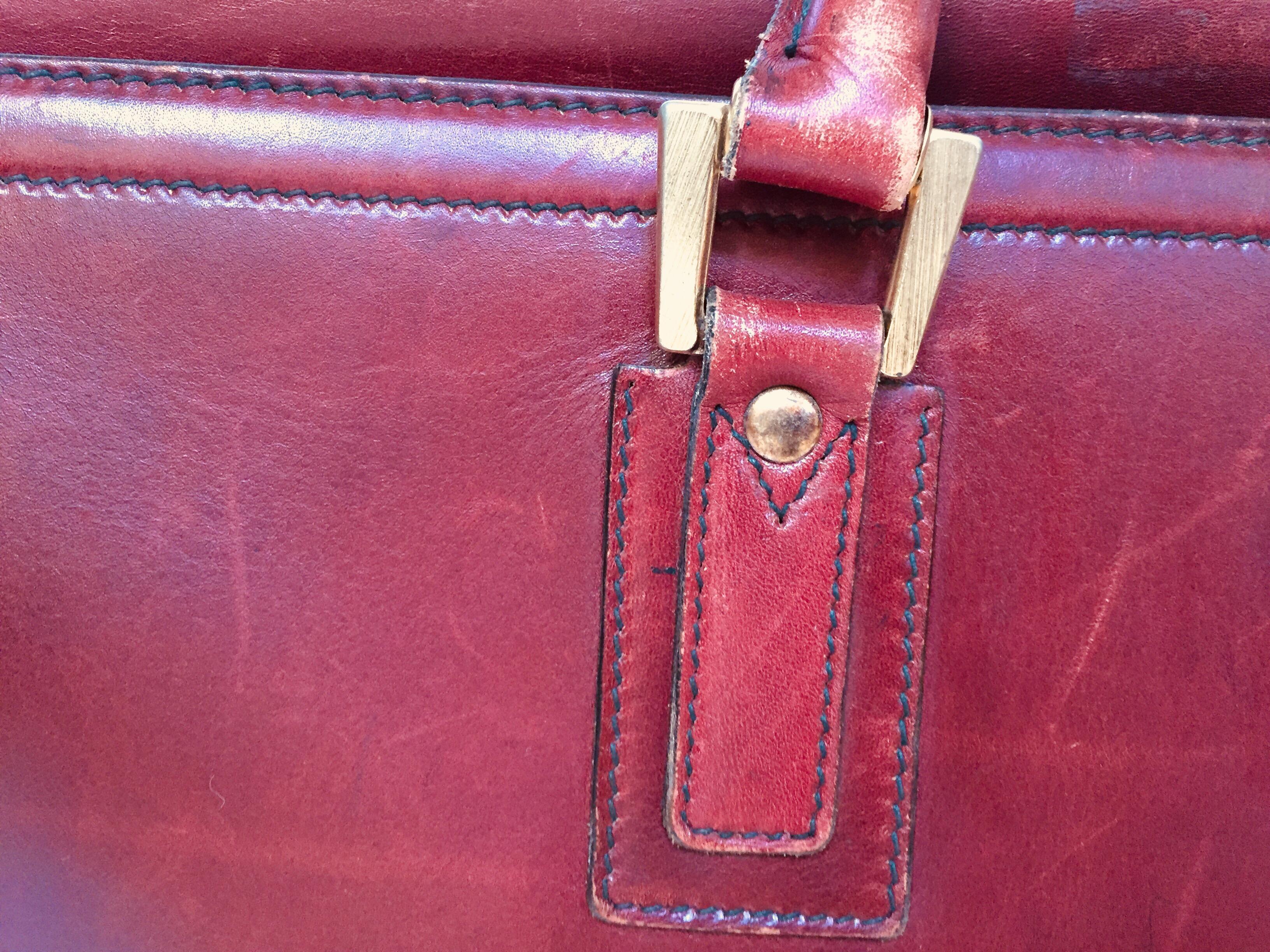 Vintage-Gepäcktasche aus Leder „La Bagagerie Paris“ in Burgunderrot und Bordeaux (Rot) im Angebot