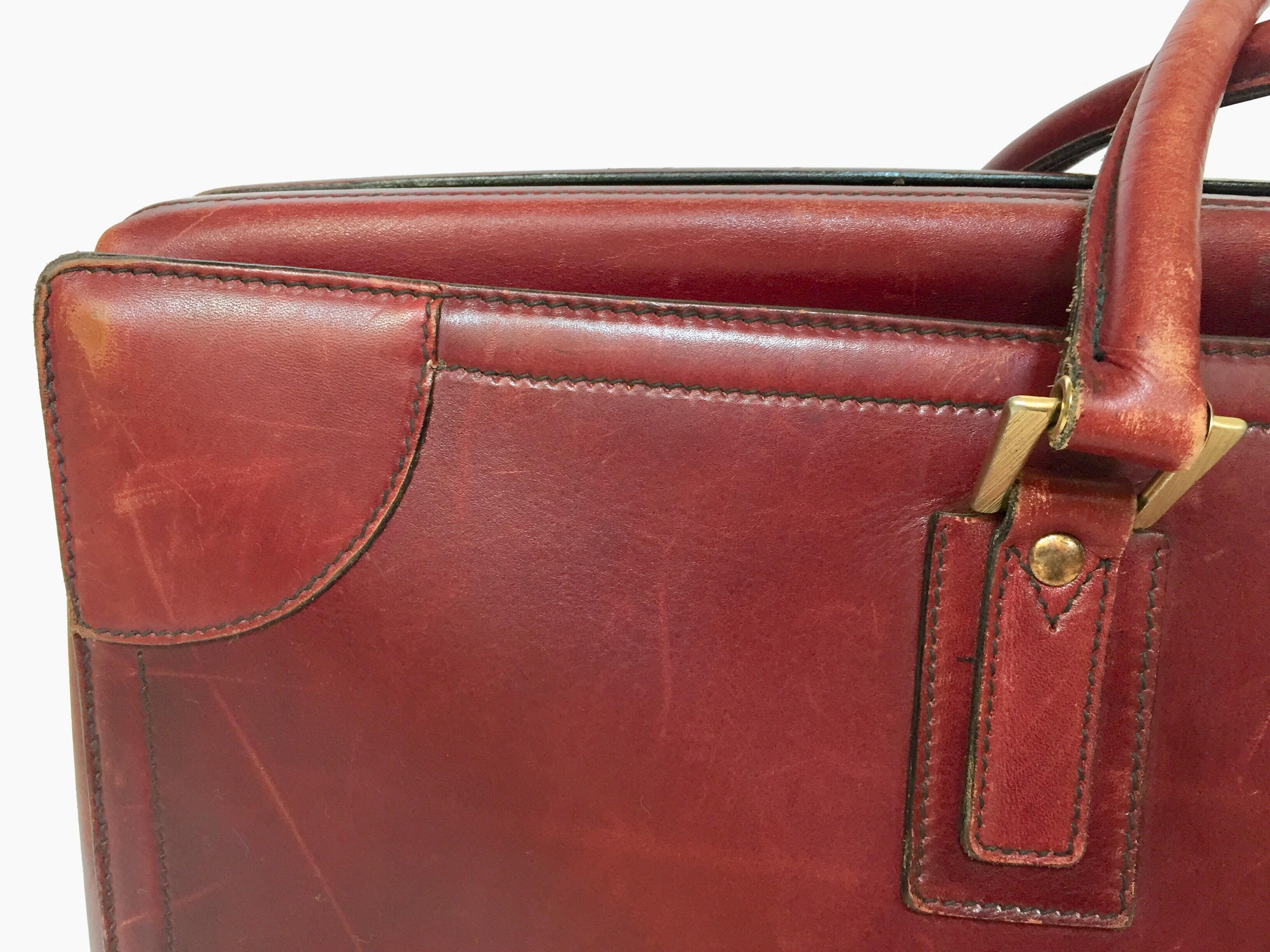 Vintage-Gepäcktasche aus Leder „La Bagagerie Paris“ in Burgunderrot und Bordeaux im Zustand „Gut“ im Angebot in North Hollywood, CA