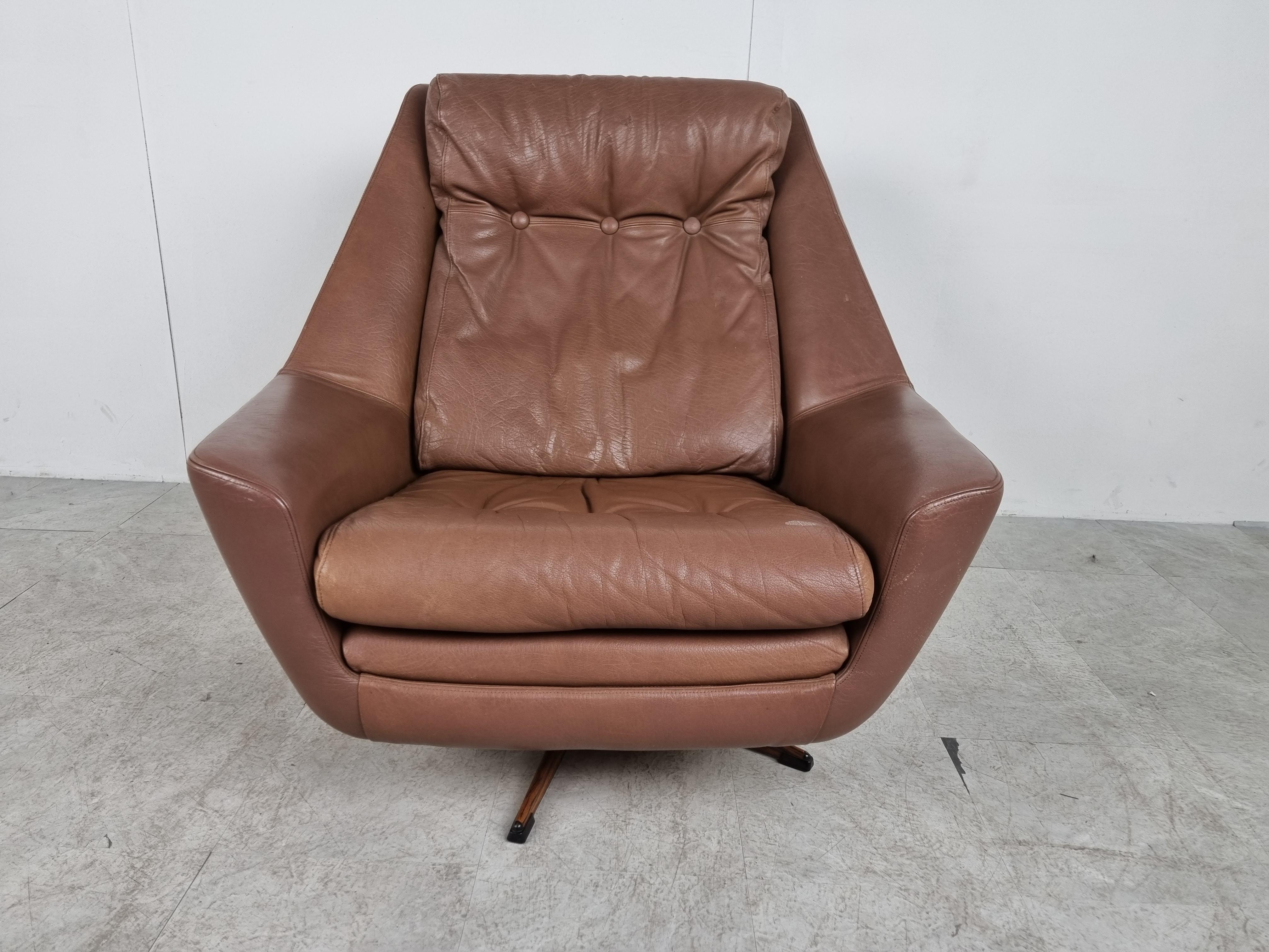 Mid-Century Modern Vintage leather swivel chair, 1970s