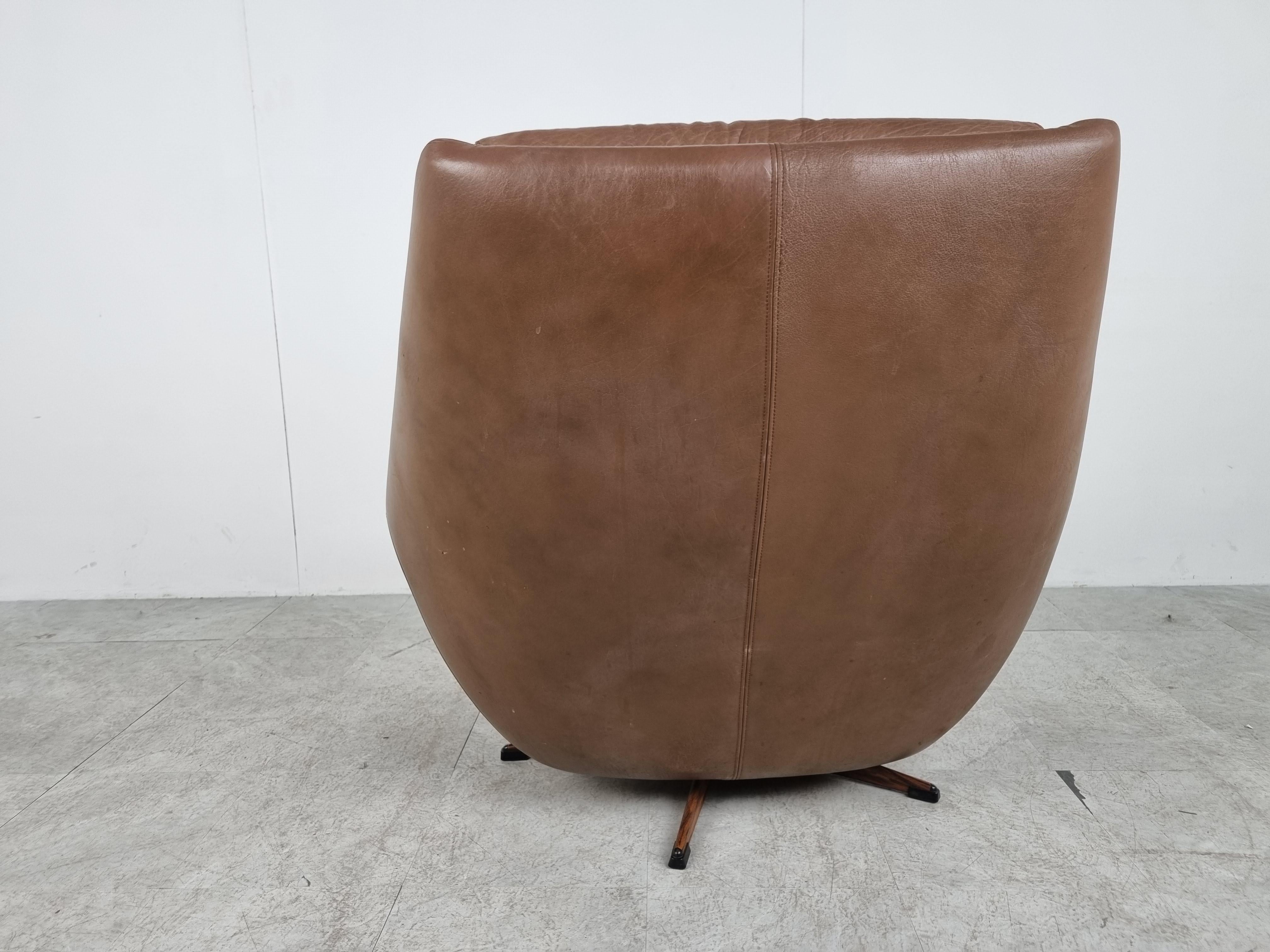 Vintage leather swivel chair, 1970s 1