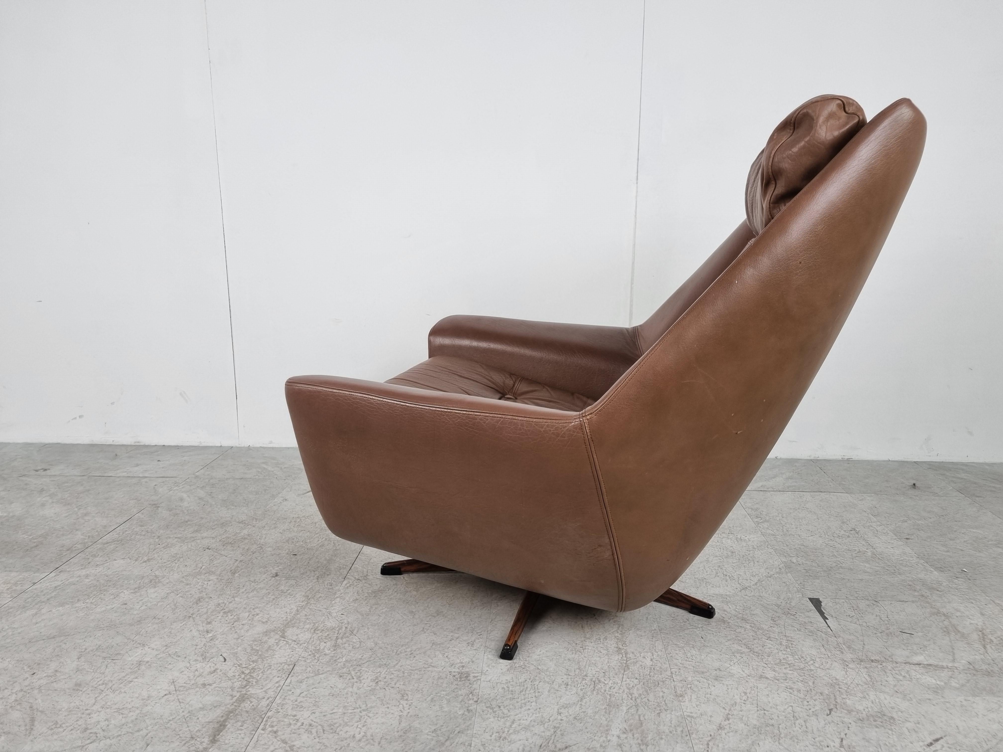 Vintage leather swivel chair, 1970s 2