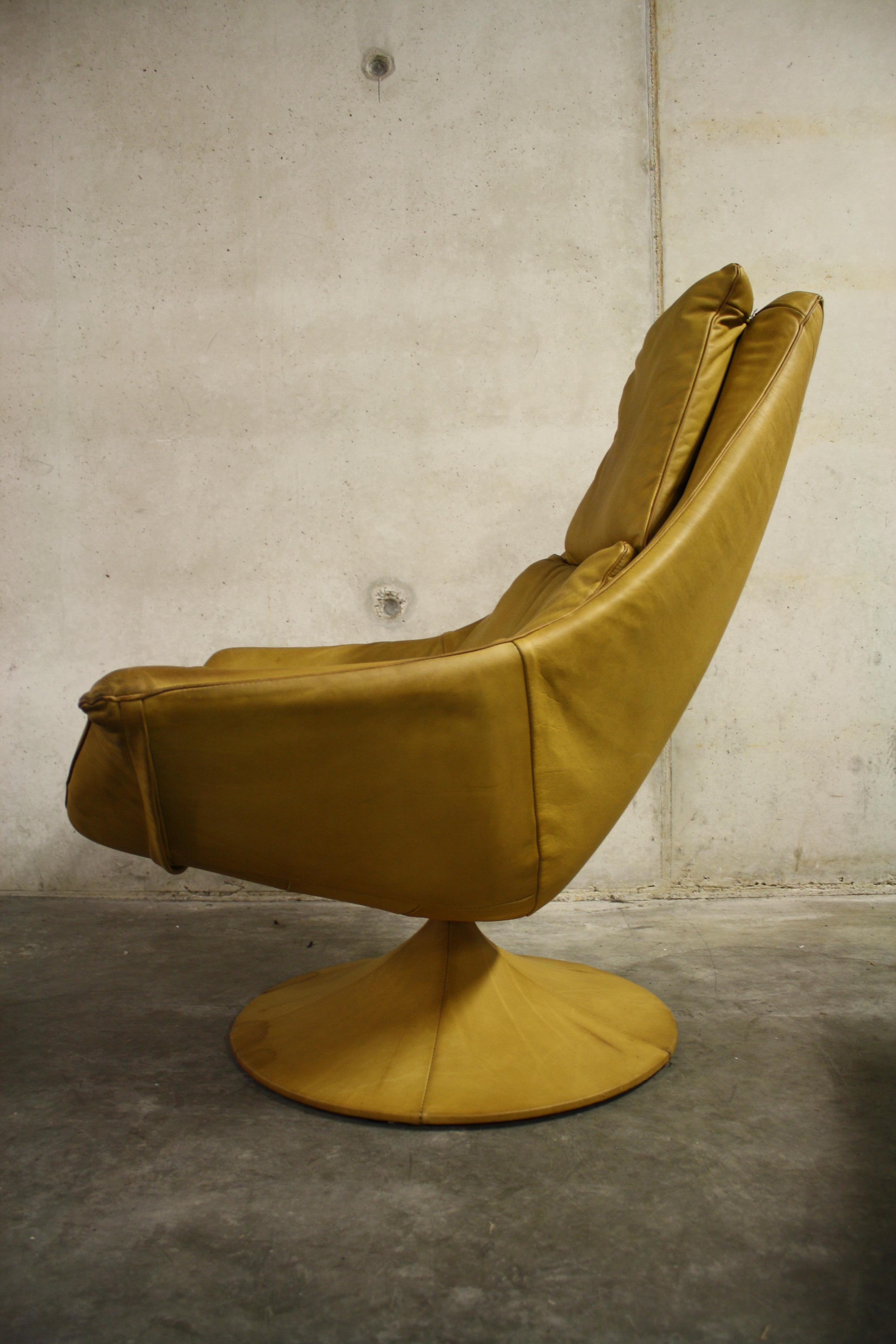 Vintage Leather Swivel Chair and Ottoman by Gerard Van Den Berg, 1970s 2