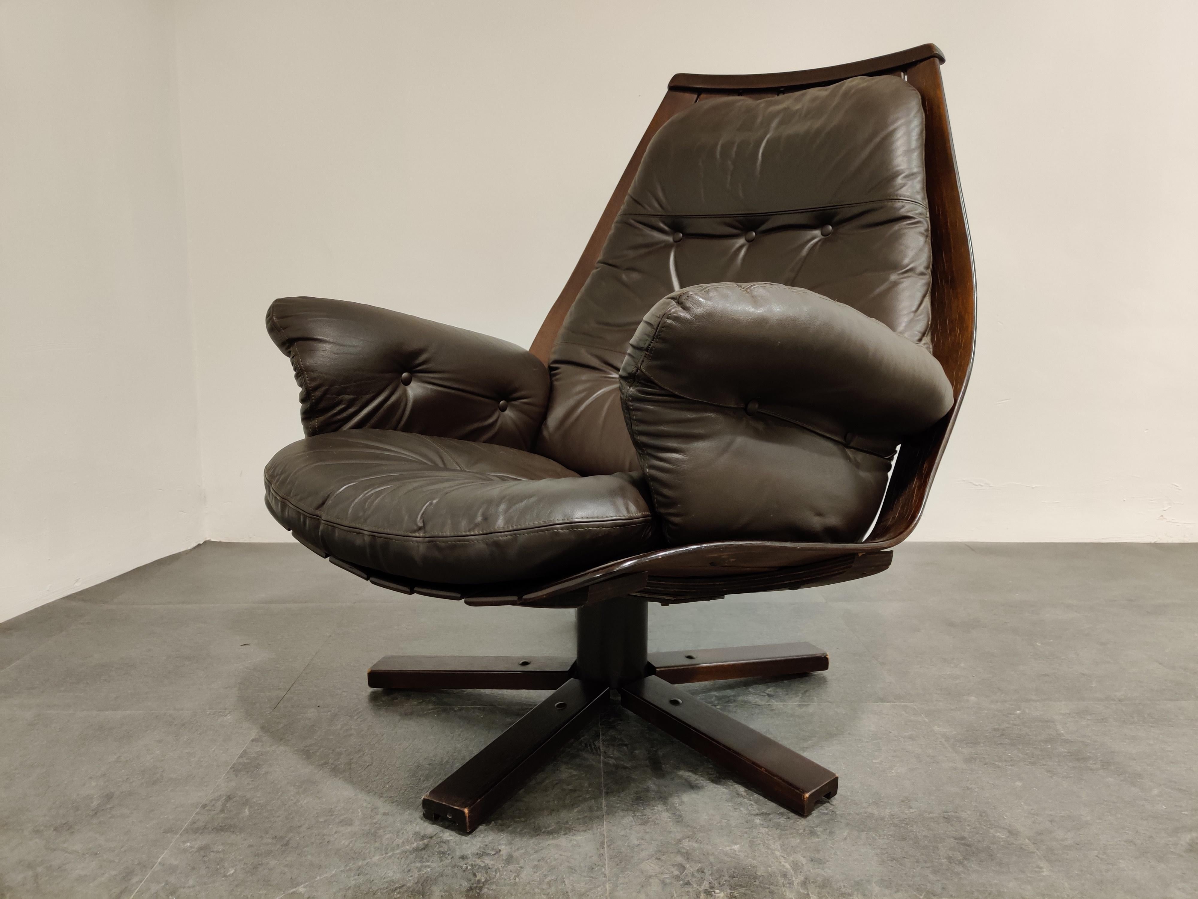 Scandinavian Modern Vintage Leather Swivel Chair Attributed to Hans Brattrud, 1960s
