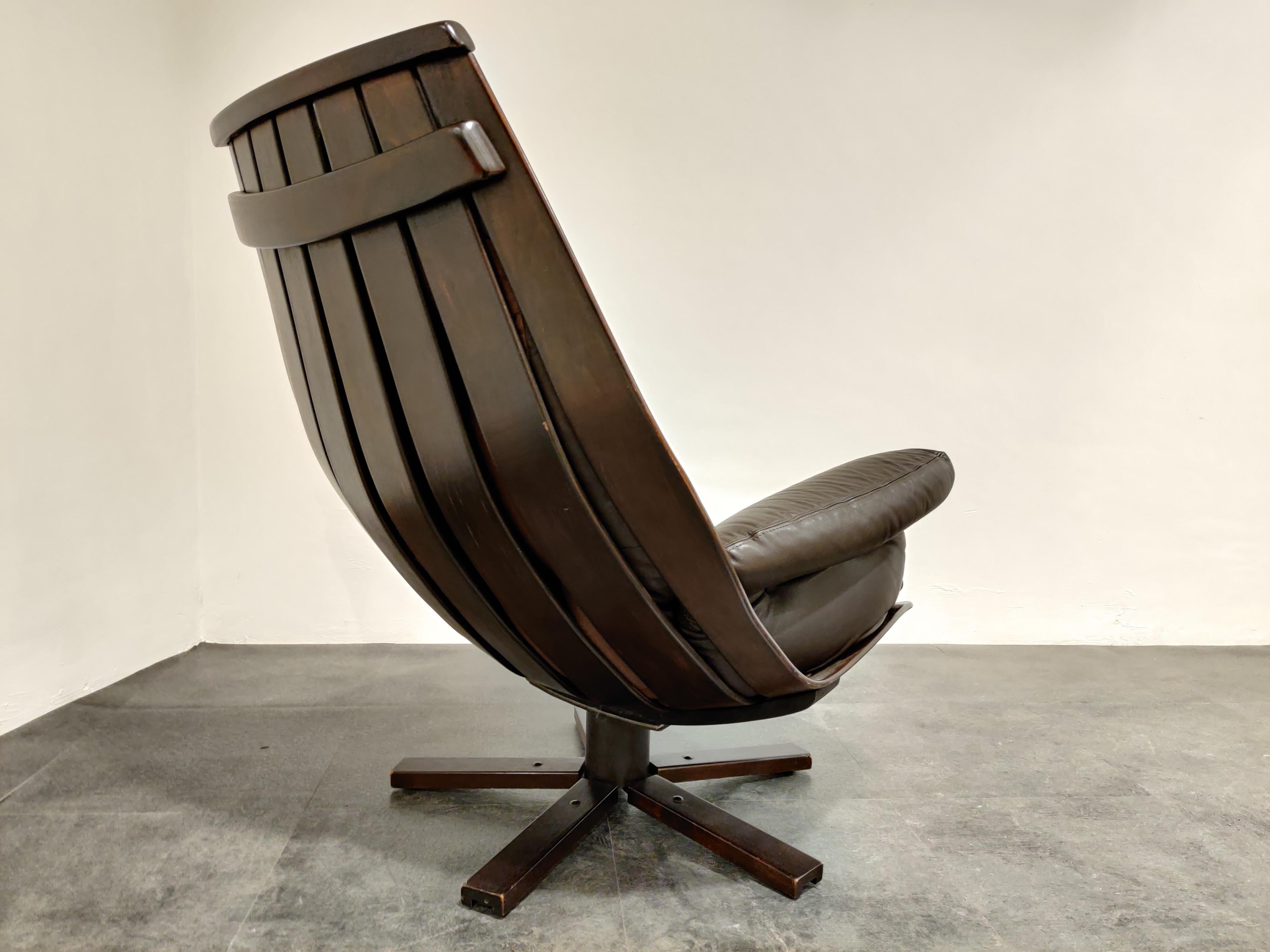 Vintage Leather Swivel Chair Attributed to Hans Brattrud, 1960s In Good Condition In HEVERLEE, BE