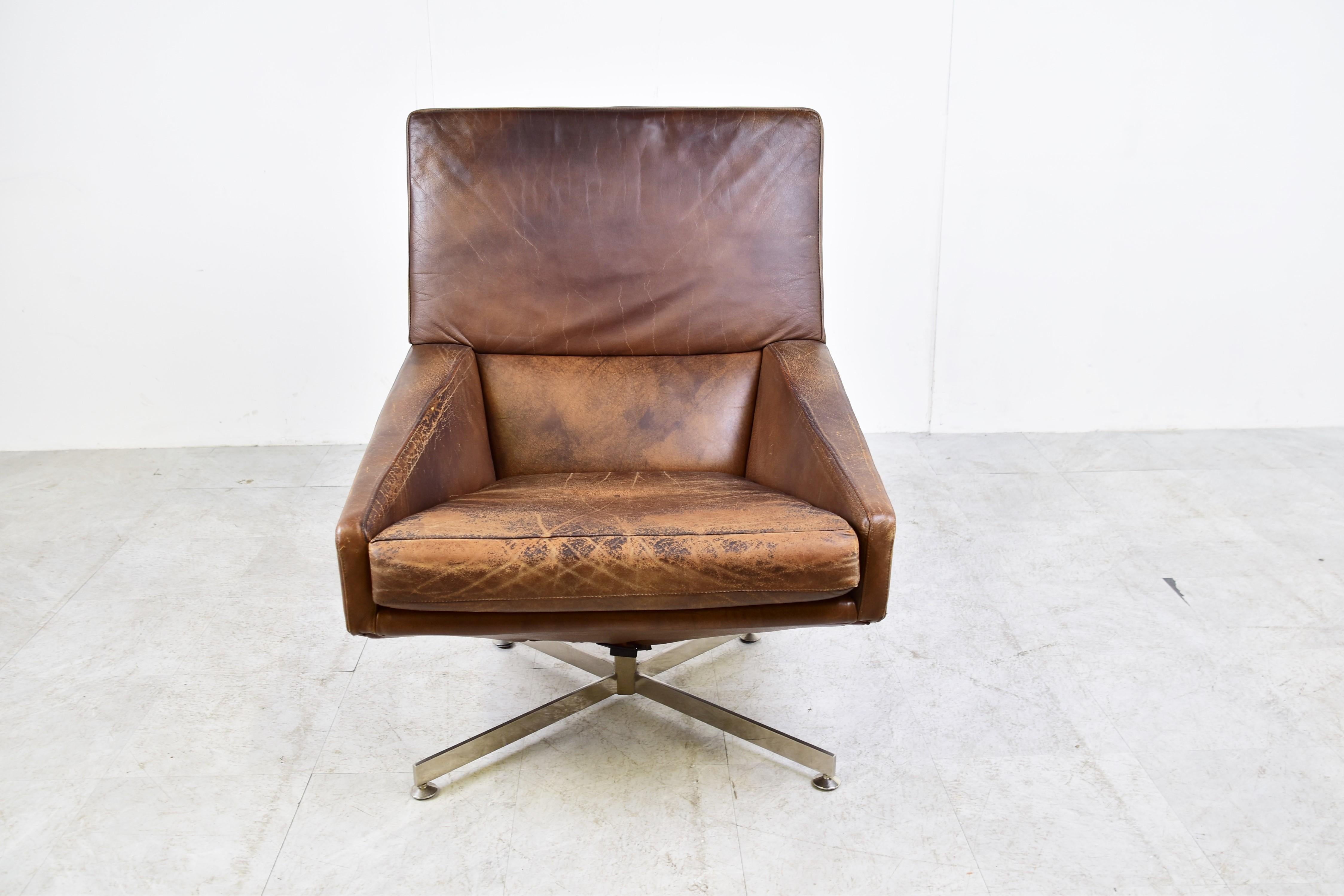 Attractive mid-century leather swivel chair by Belgian company Beaufort.

The chair has beautifully aged with attractive wear/patina.

Chromed steel base.

1960s - Belgian

Dimensions:
Height: 94cm/37.00
