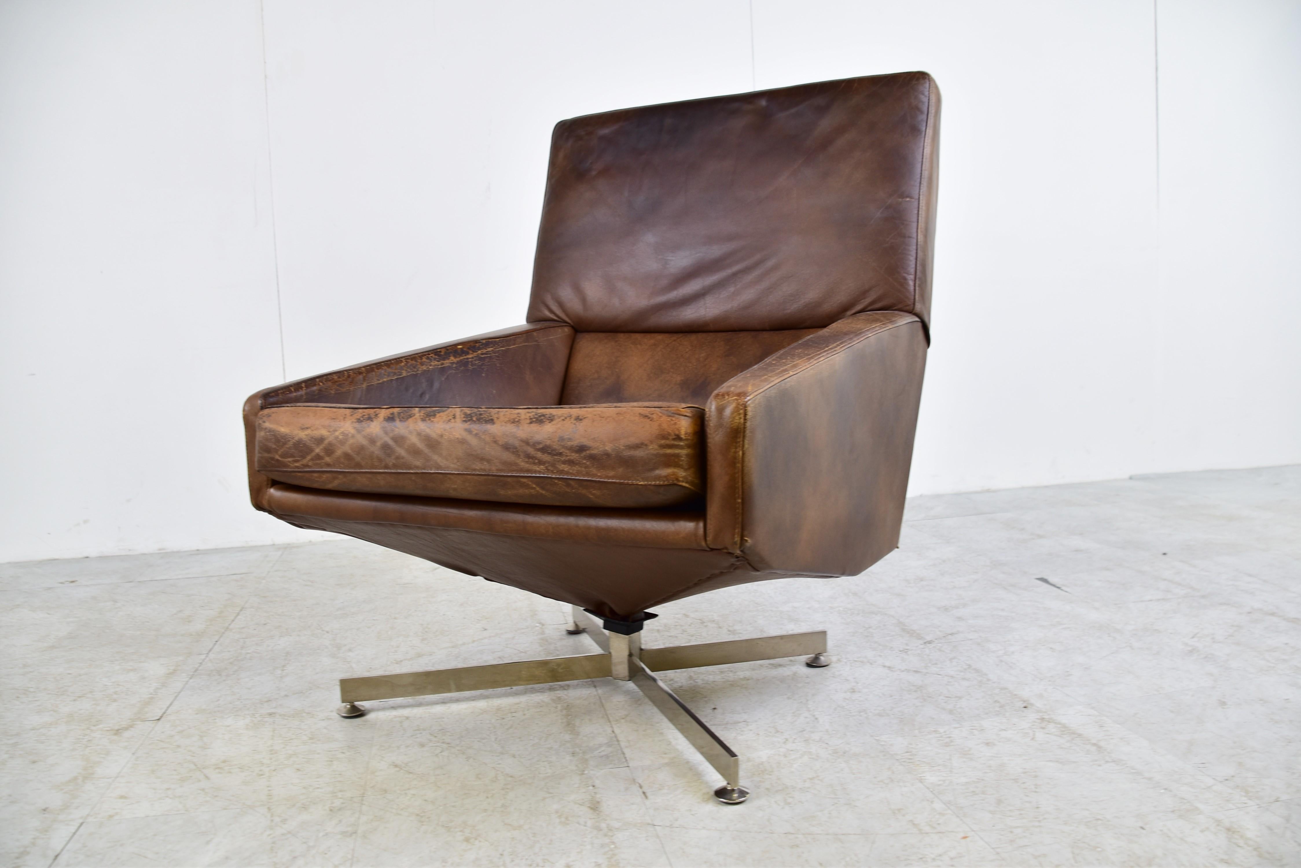 Vintage Leather Swivel Chair by Beaufort, 1960s In Good Condition In HEVERLEE, BE