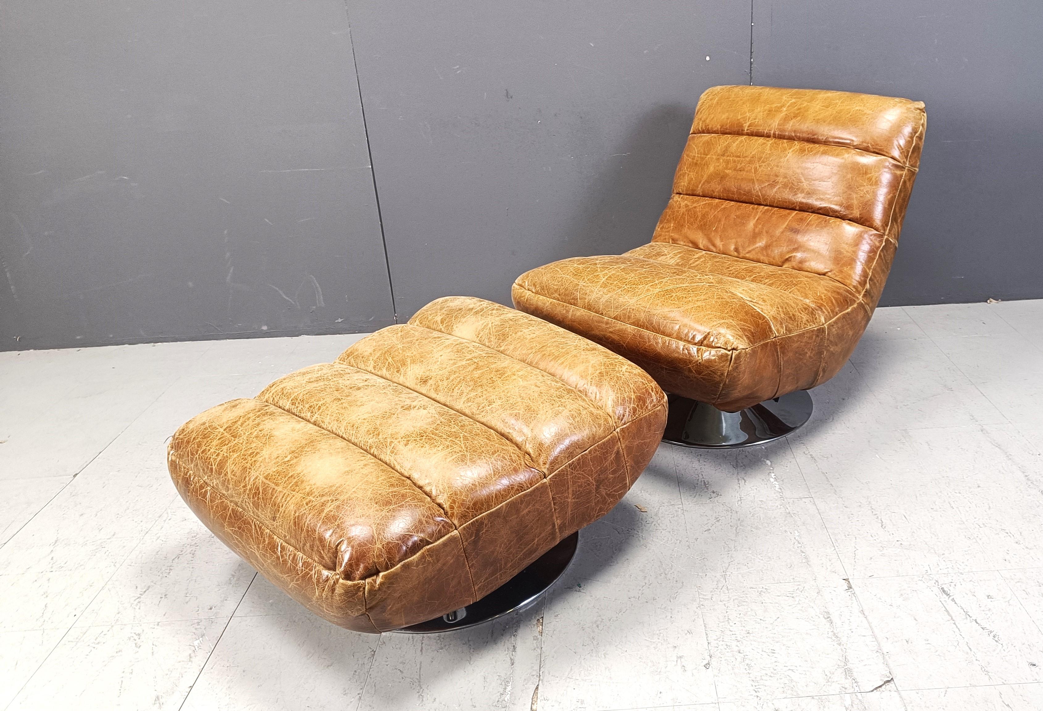 Vintage leather swivel chair with stool, 1970s In Good Condition For Sale In Leuven, Vlaams Gewest