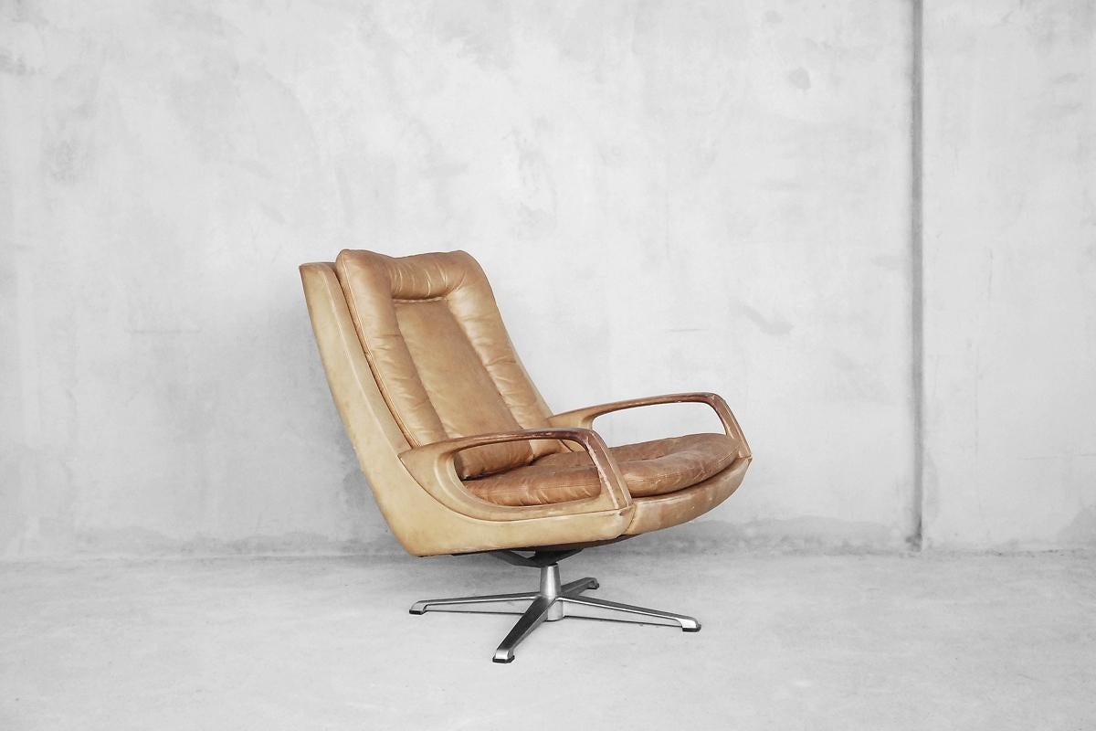 Set of Vintage Mid-Century Modern Brown Leather Swivel Chairs by Carl Straub For Sale 6