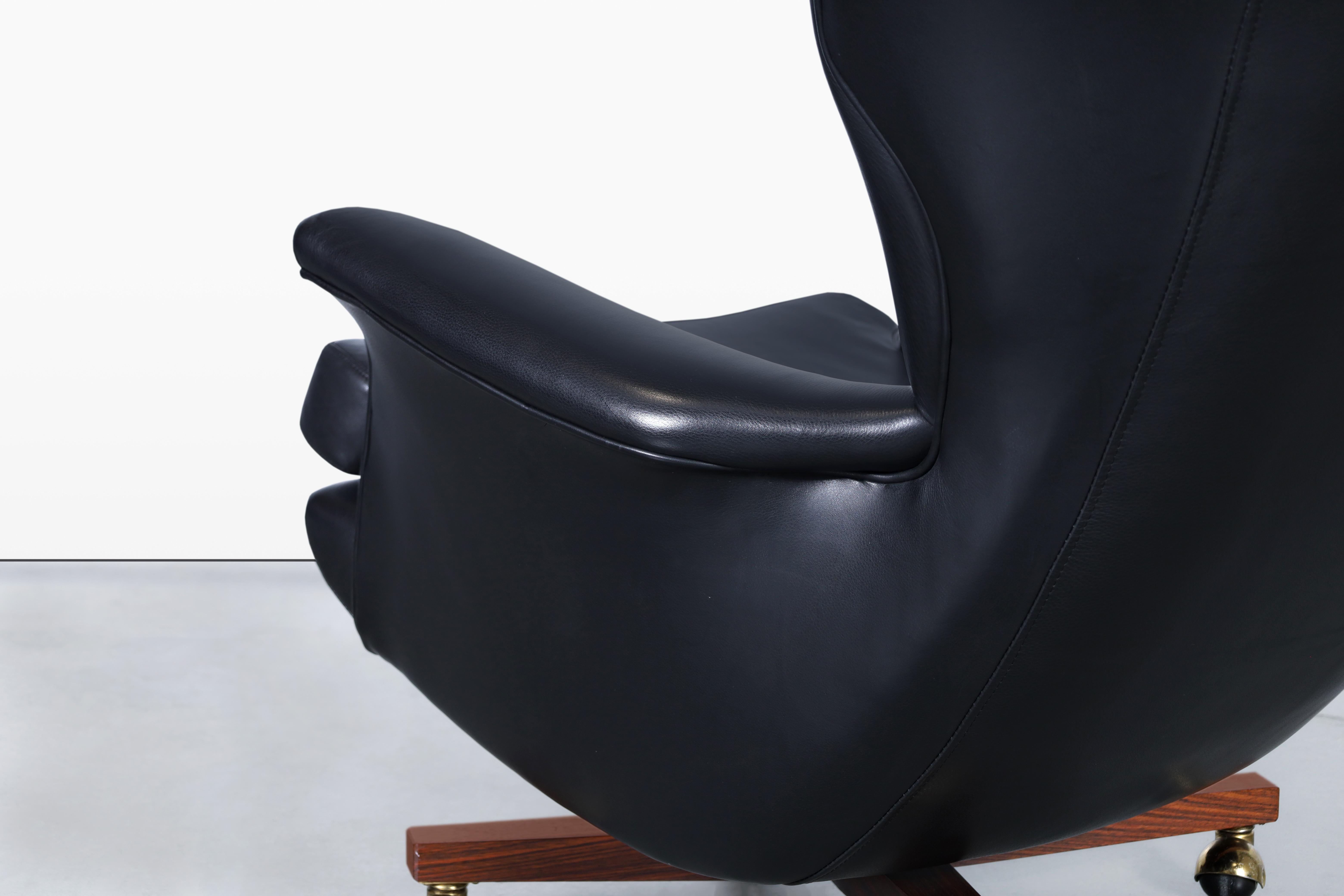 Vintage Leather Swivel Lounge Chair and Ottoman by G-Plan For Sale 5