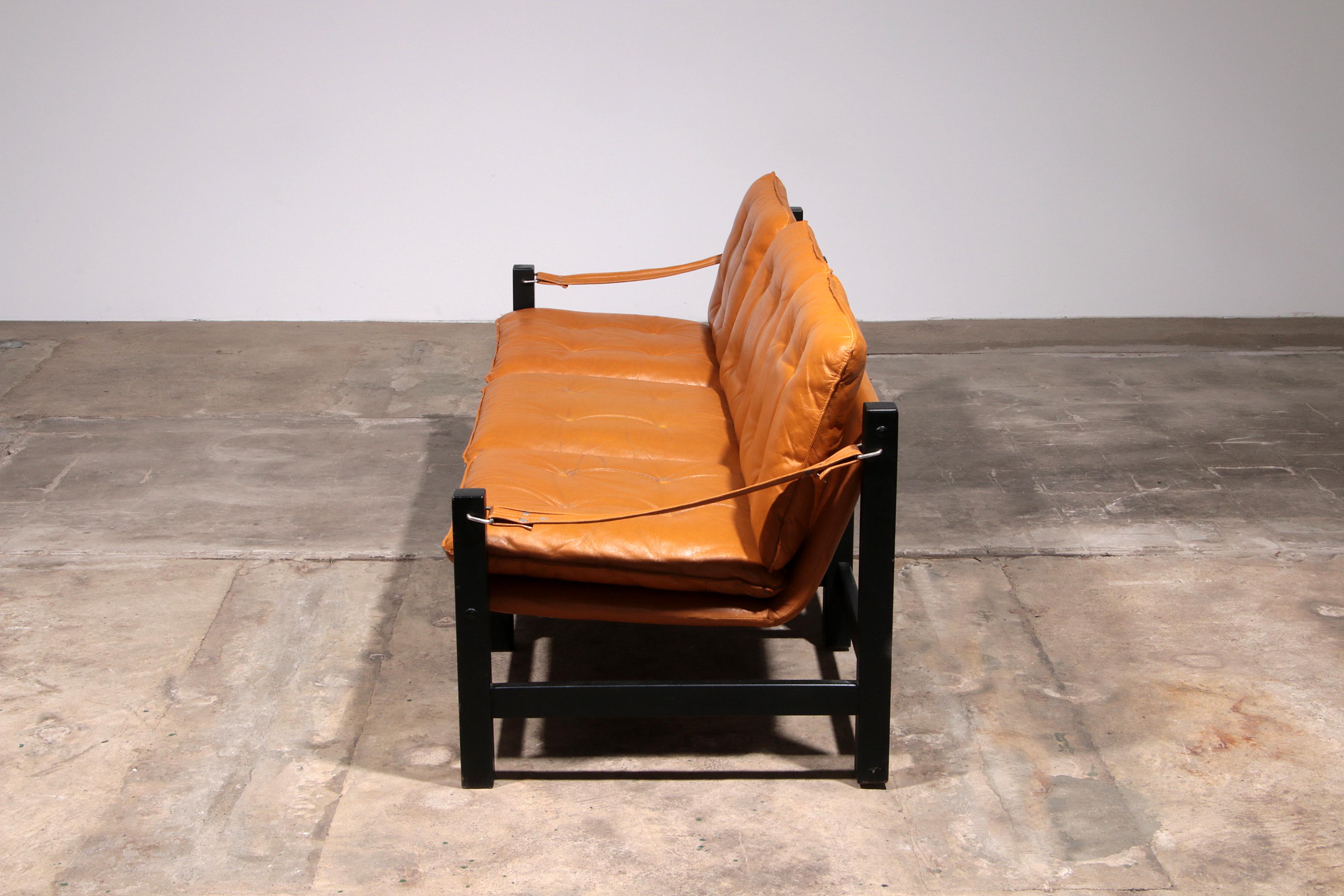 Fin du 20e siècle Canapé trois places en cuir vintage avec table basse en vente