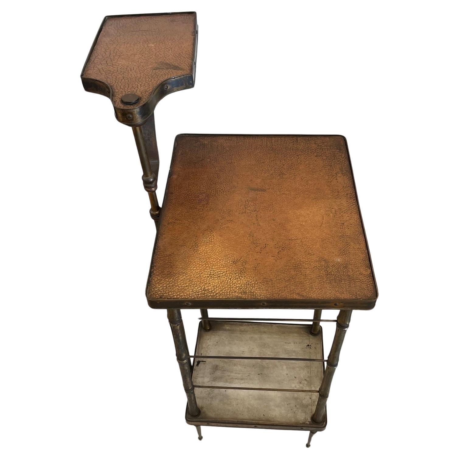 Table vintage en cuir avec plateau à bras pivotant