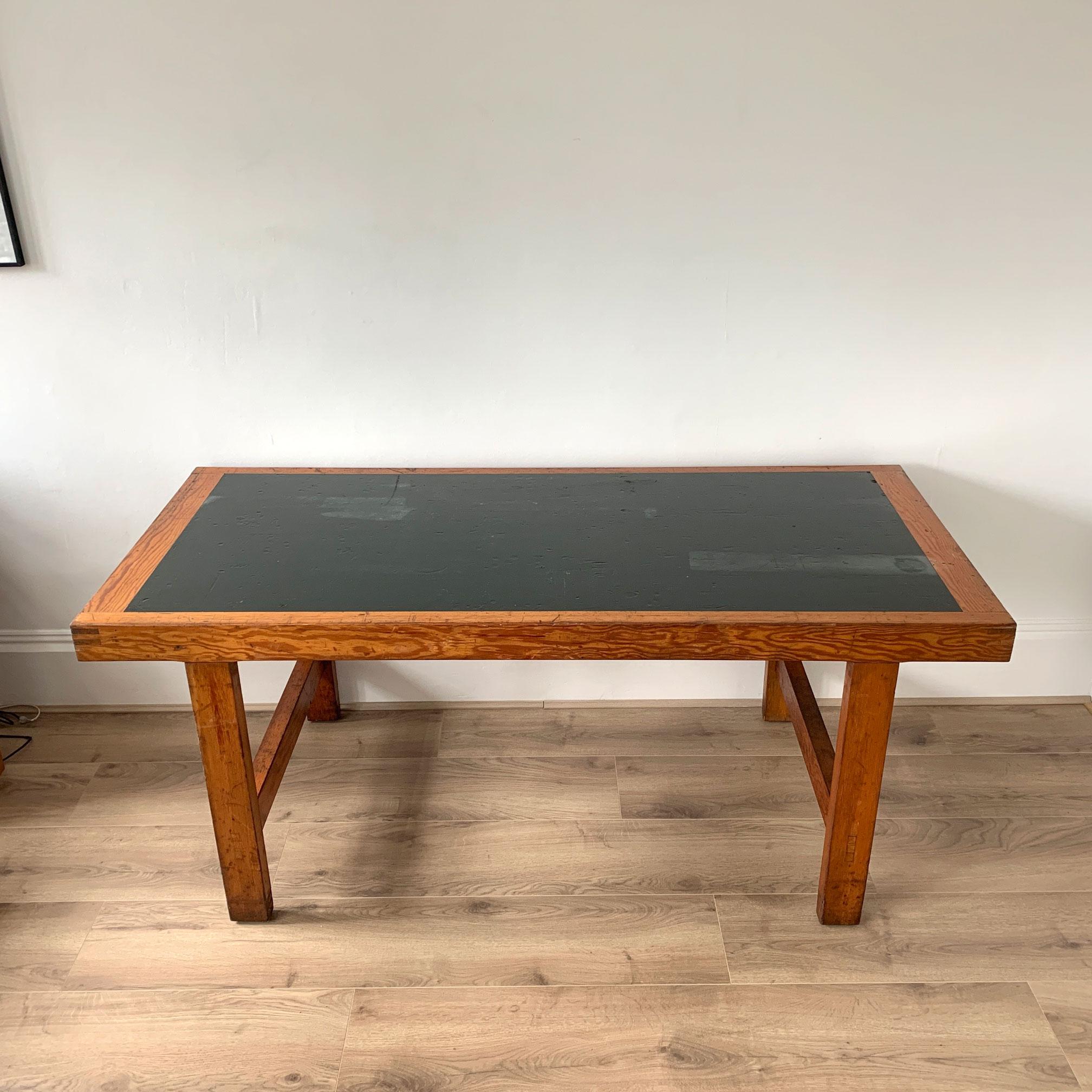 Vintage Leather Top Work Table In Good Condition In London, GB