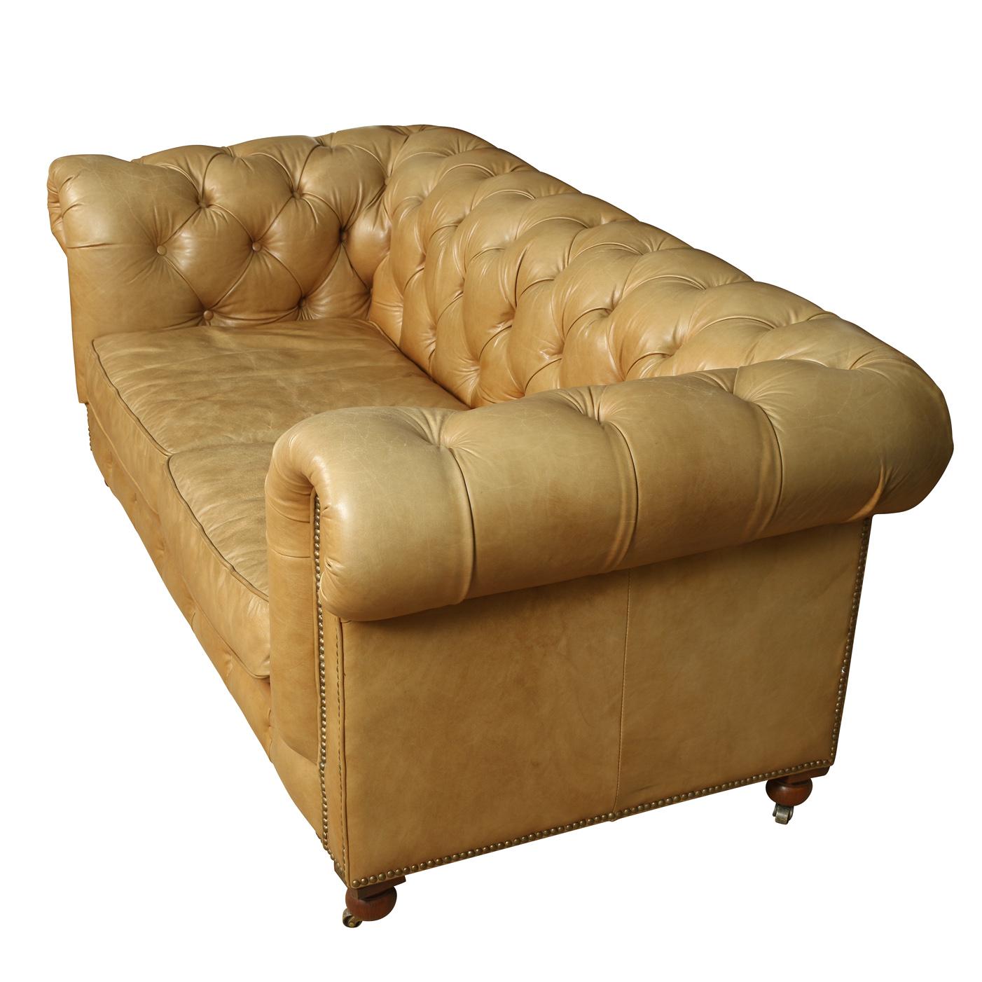 Vintage Leather Tufted Chesterfield Lovesesat In Fair Condition In Locust Valley, NY