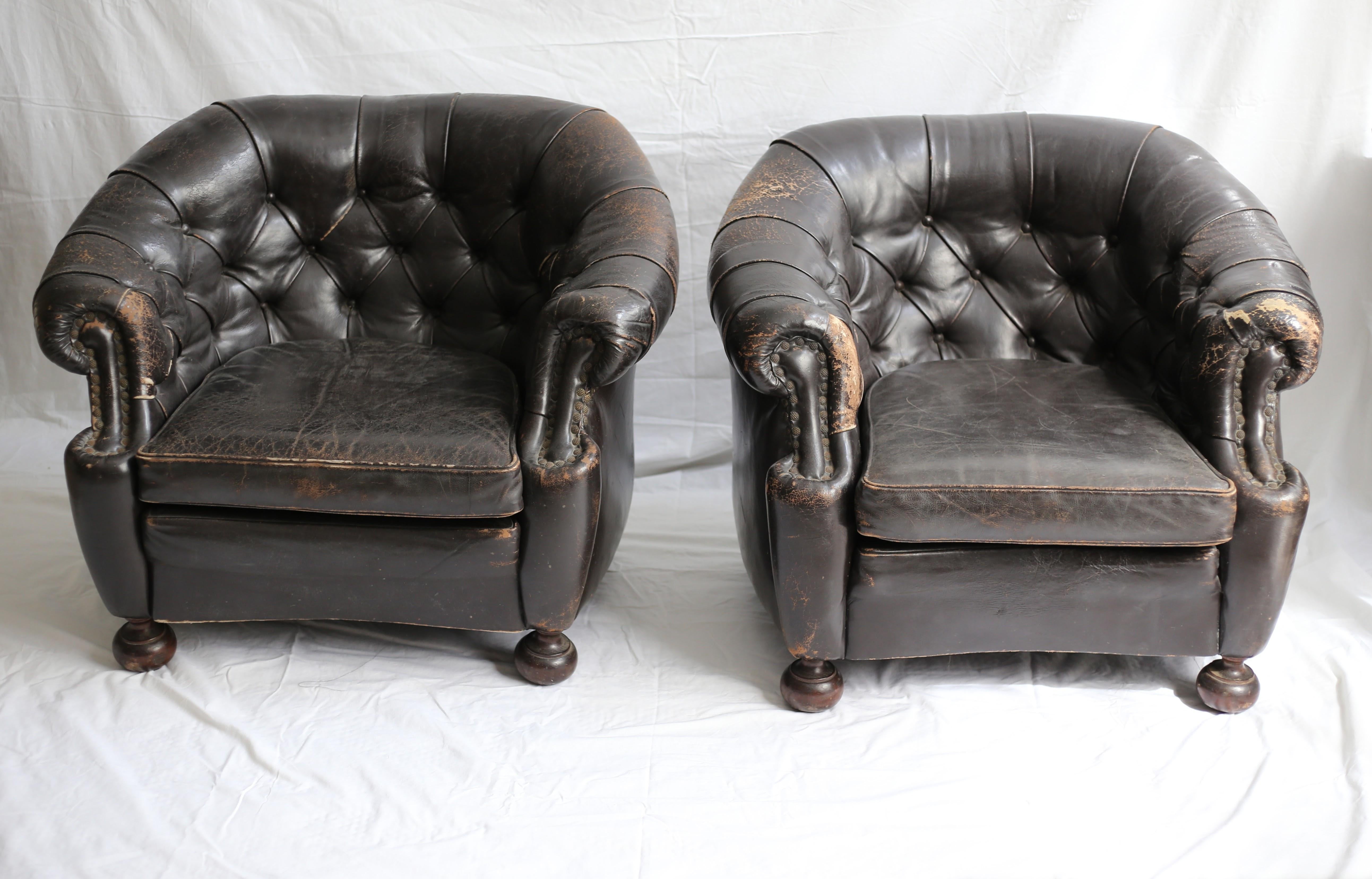 European Vintage Pair of Leather Chesterfield Club Chairs For Sale