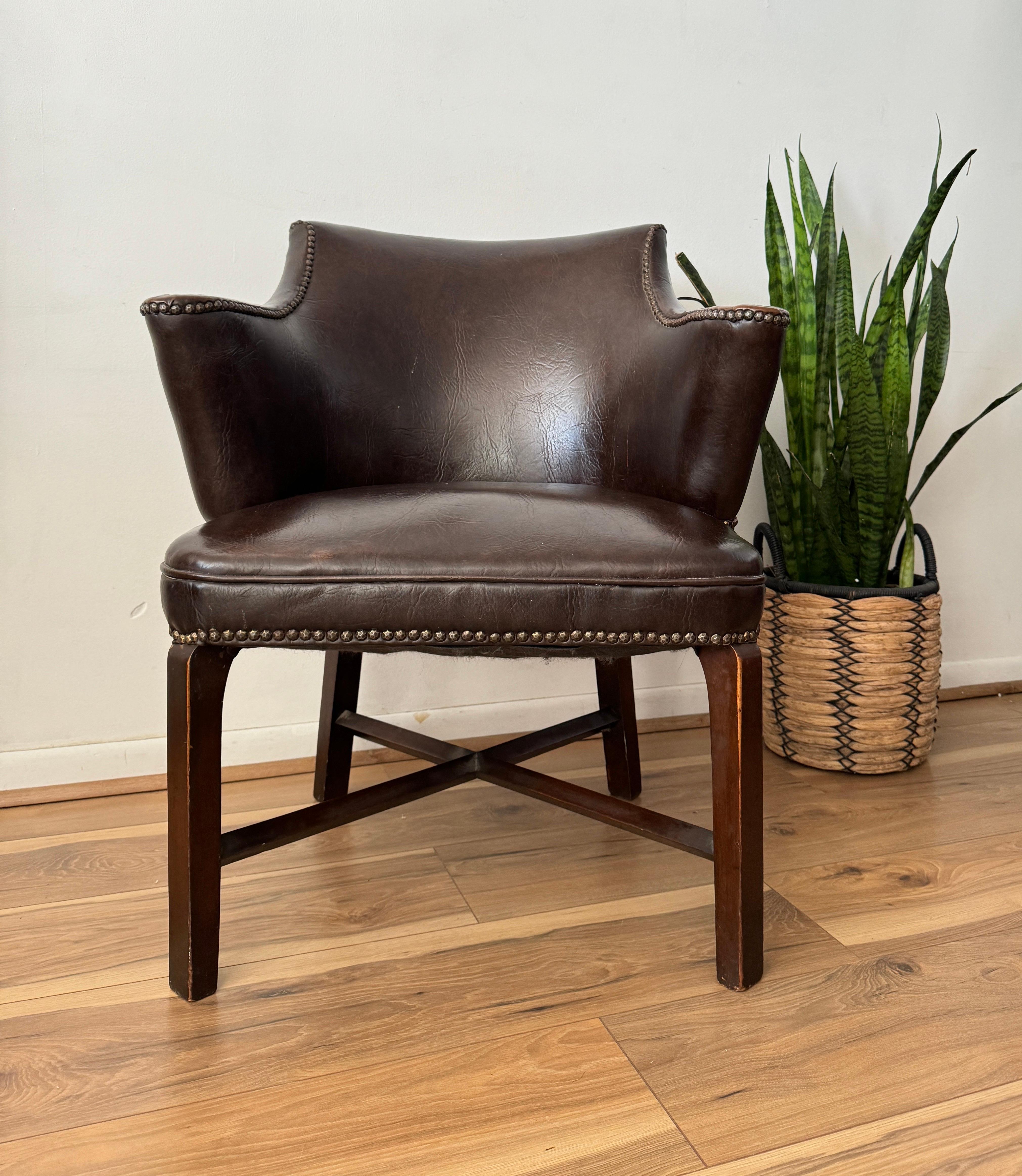 American Vintage Leather Upholstered Tub Club Chair For Sale