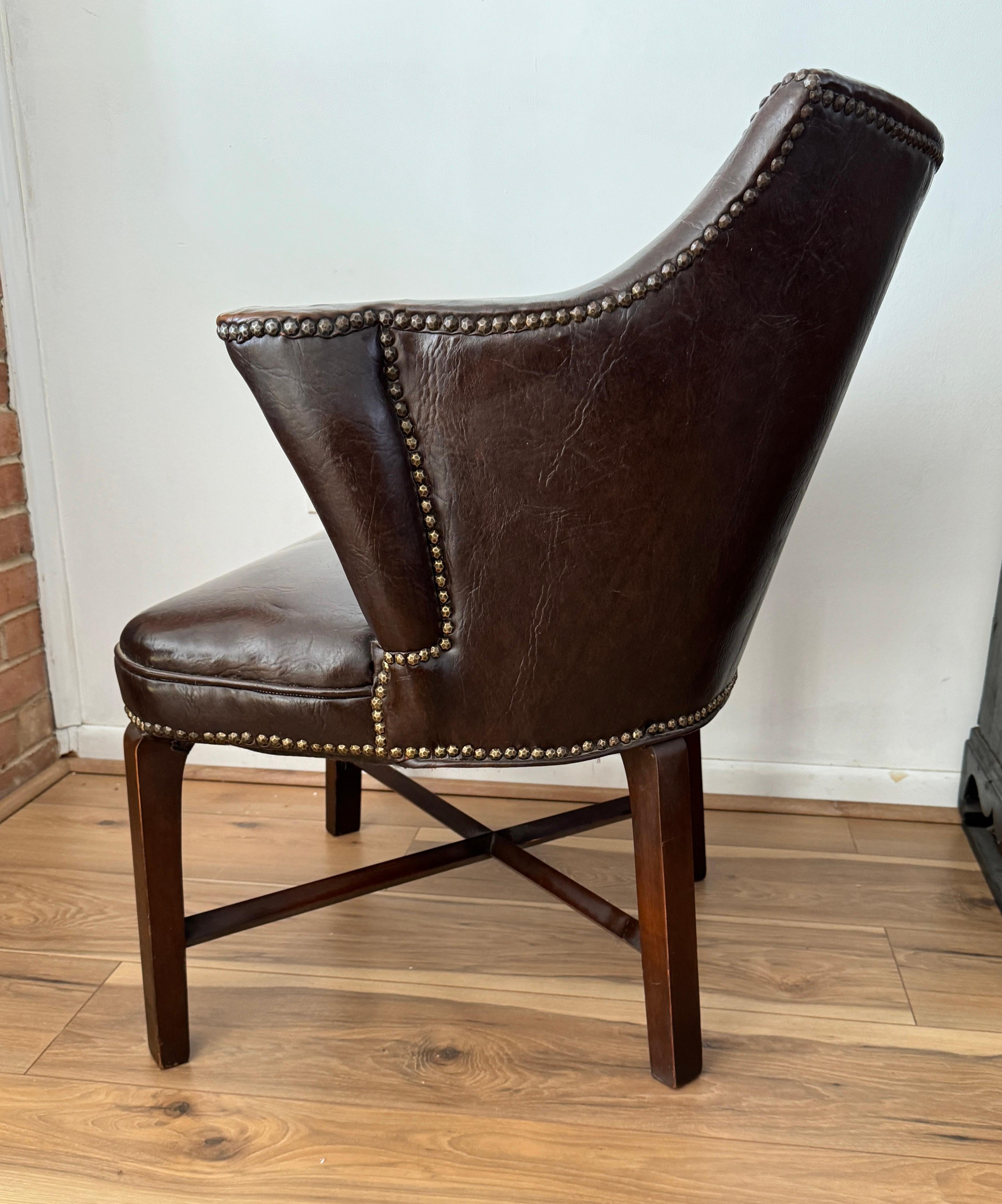 Vintage Leather Upholstered Tub Club Chair For Sale 1