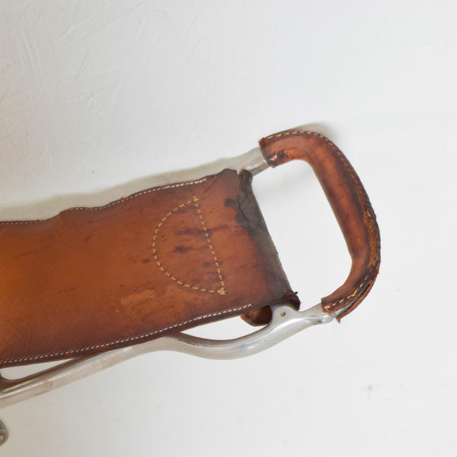 Vintage Leather Walking Cane with Folding Seat England, 1960s Abercrombie Fitch In Good Condition In Chula Vista, CA