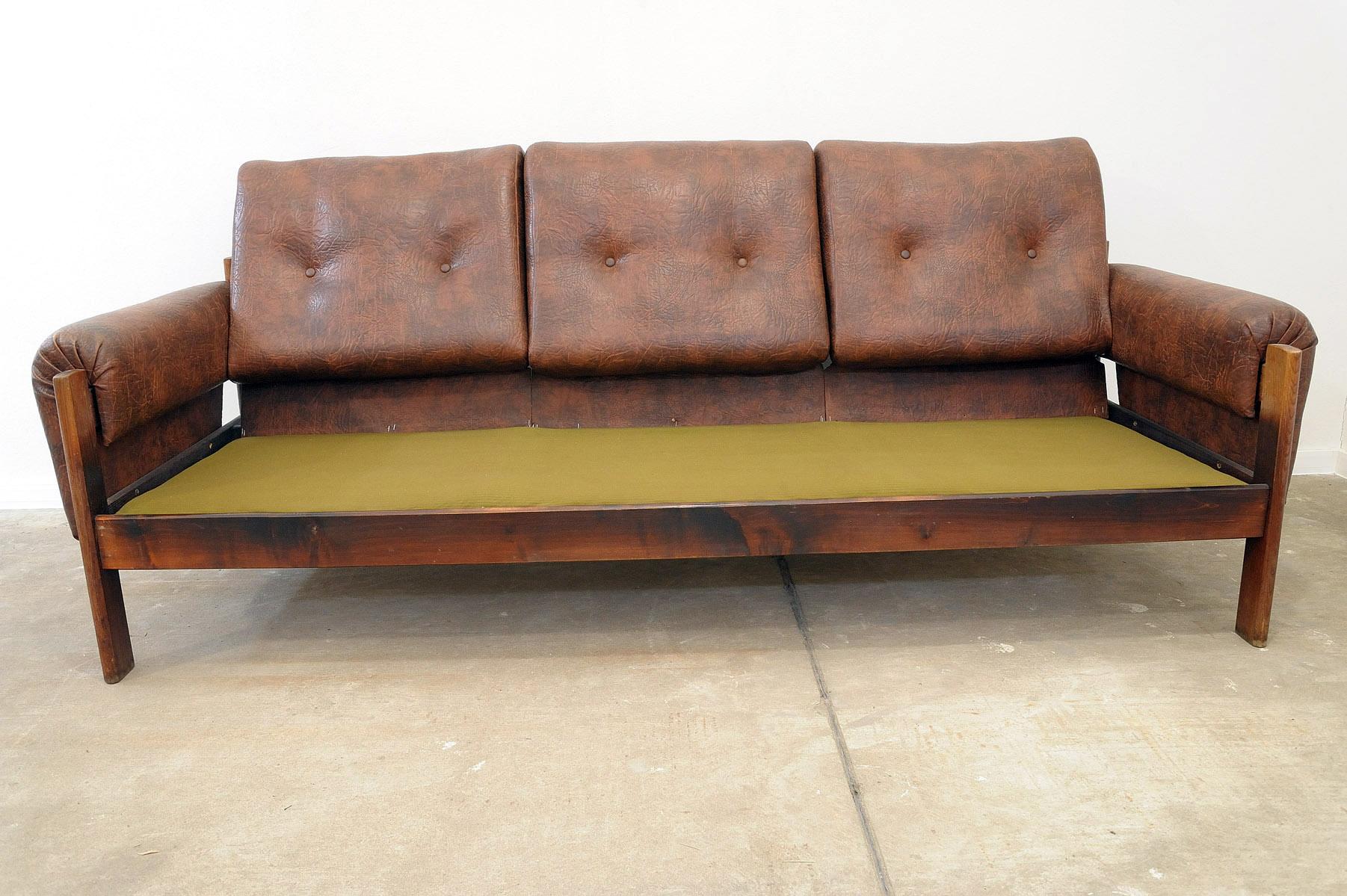 Vintage leatherette living room set, 1970´s, Czechoslovakia For Sale 11