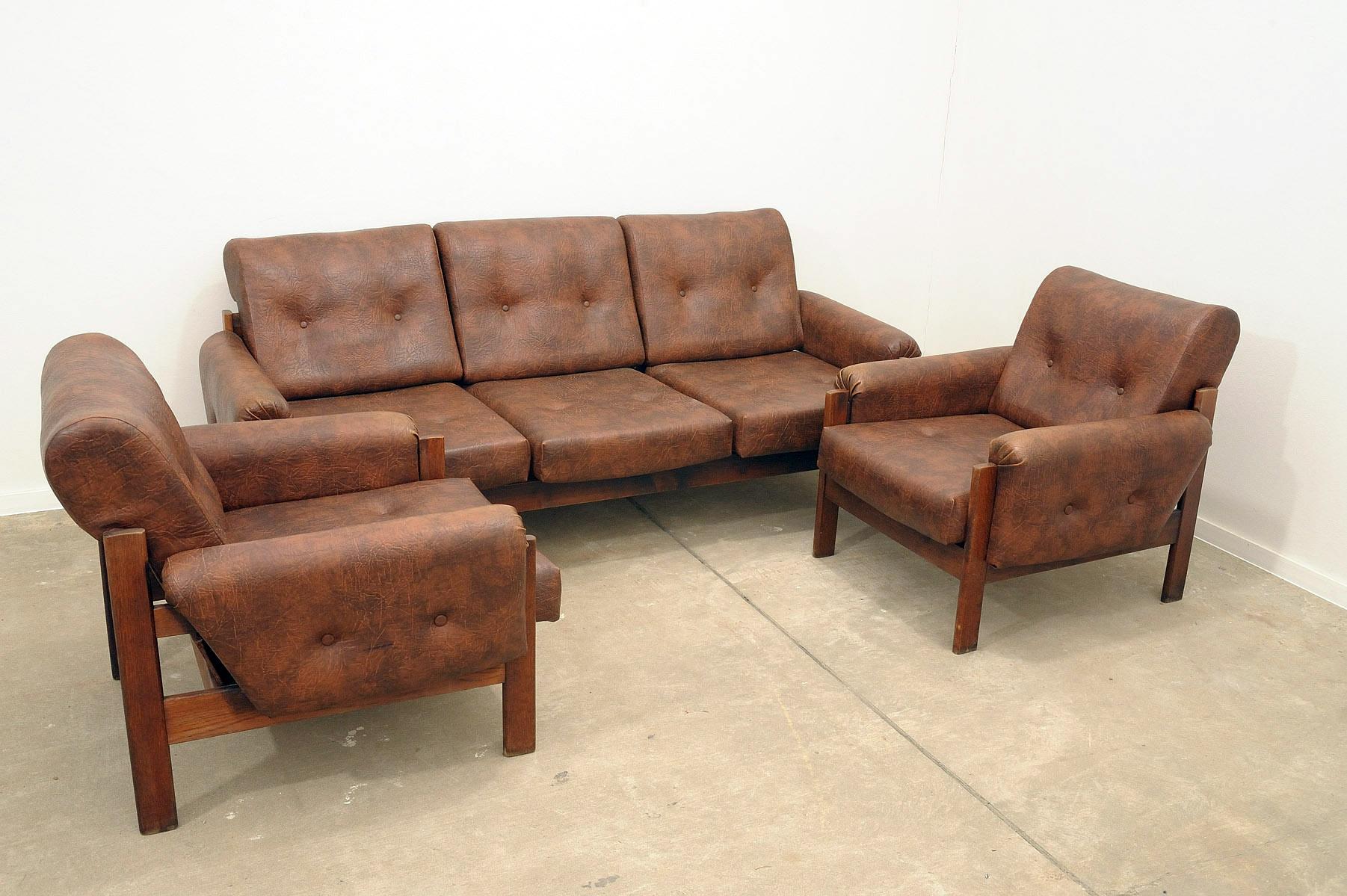 Vintage leatherette living room set, 1970´s, Czechoslovakia In Good Condition For Sale In Prague 8, CZ