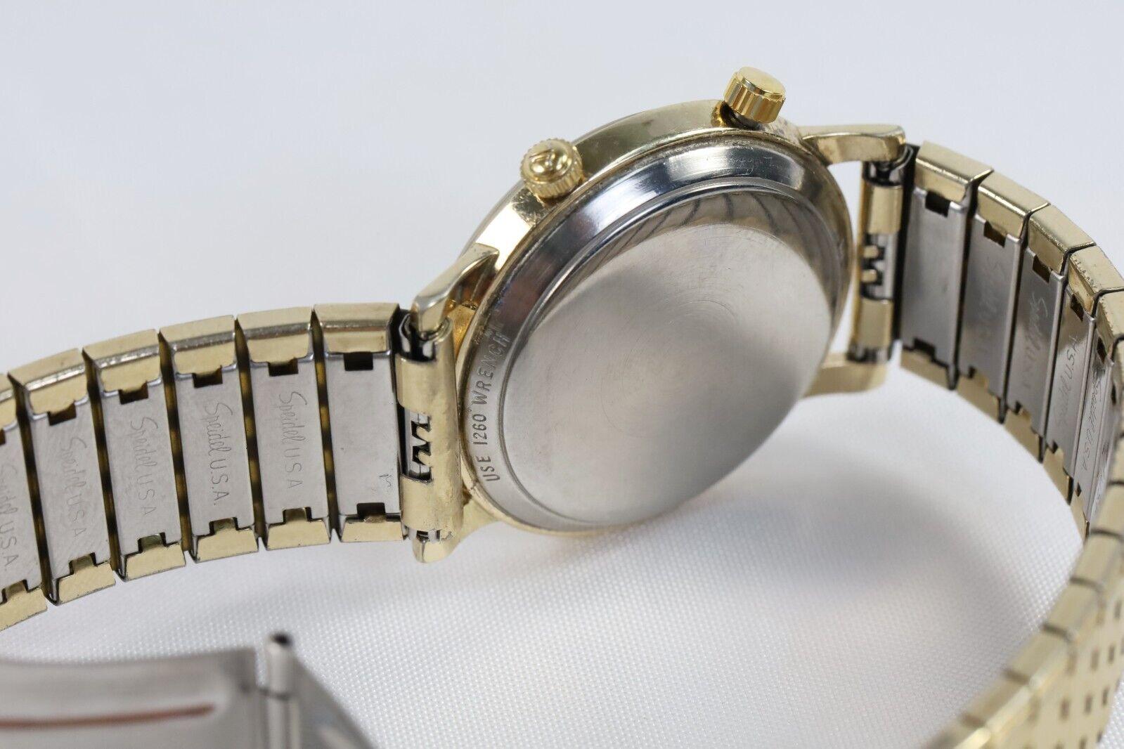 Vintage LeCoultre Memovox 10k Yellow Gold Shell 34mm Roman Dial Automatic Watch für Damen oder Herren im Angebot