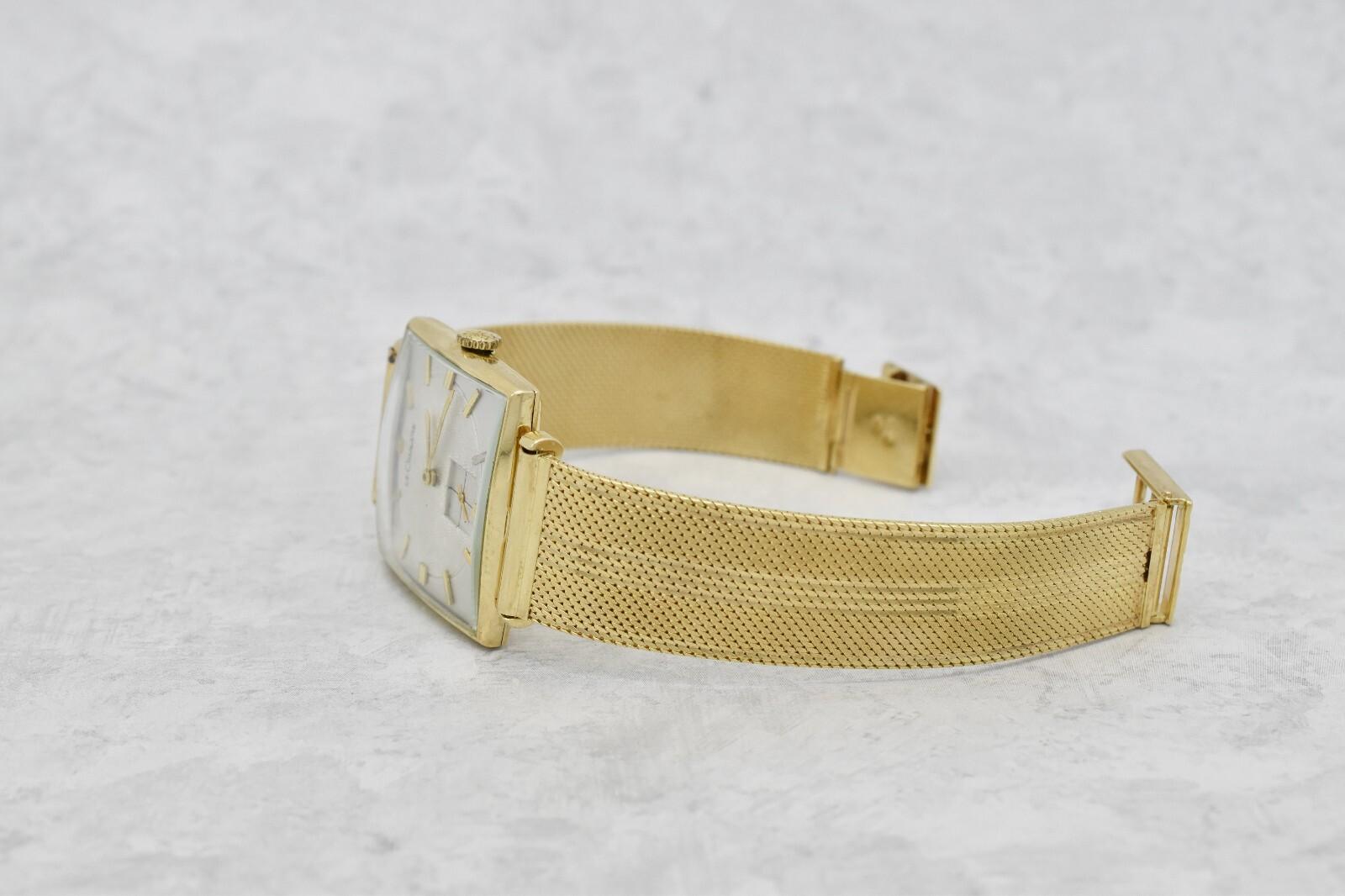 Vintage LeCoultre Ref. 635-691 Reloj cuadrado de oro macizo de 14 quilates 28 x 28 mm en Bastante bueno estado para la venta en Providence, RI