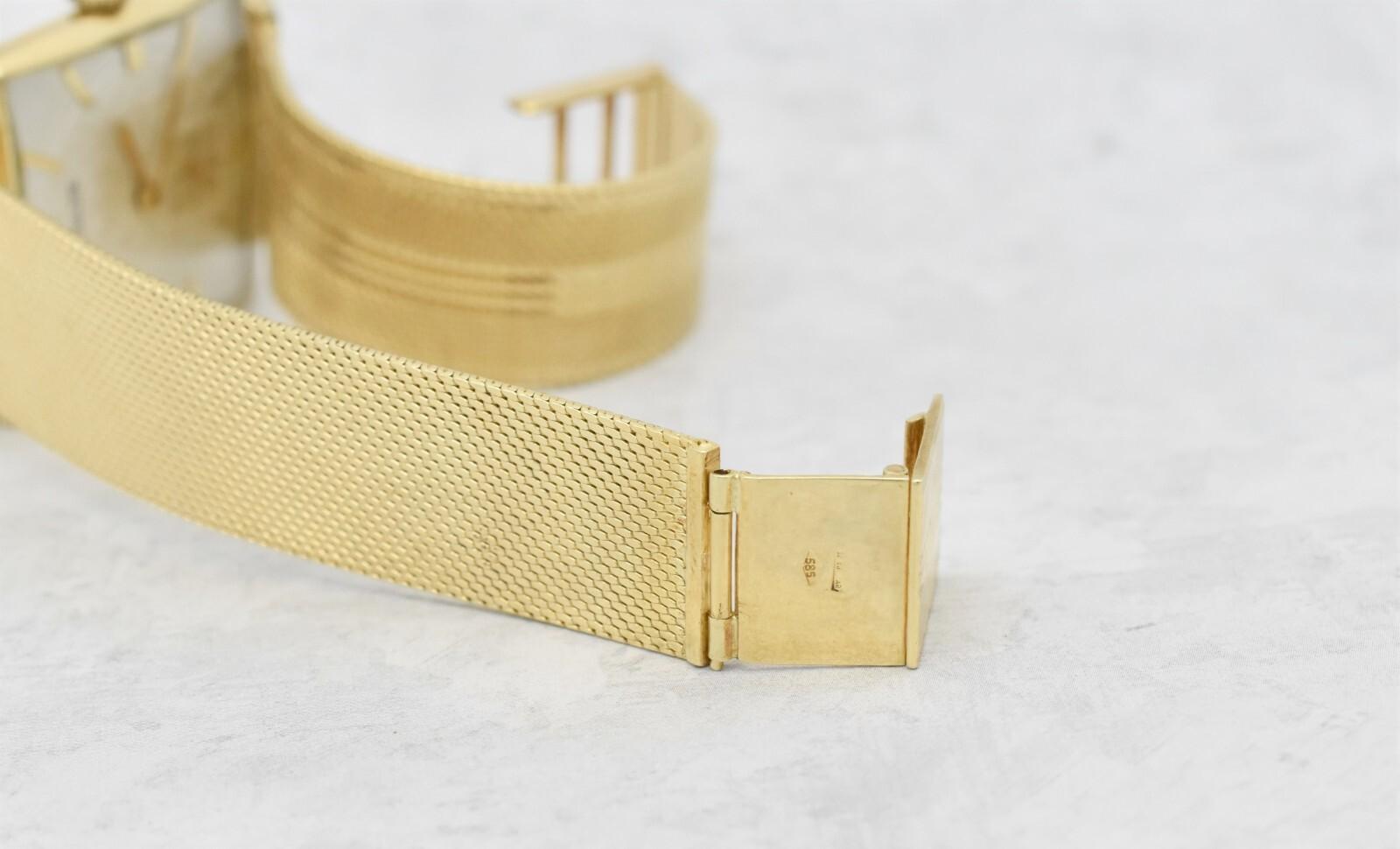 Vintage LeCoultre Ref. 635-691 Reloj cuadrado de oro macizo de 14 quilates 28 x 28 mm en venta 5