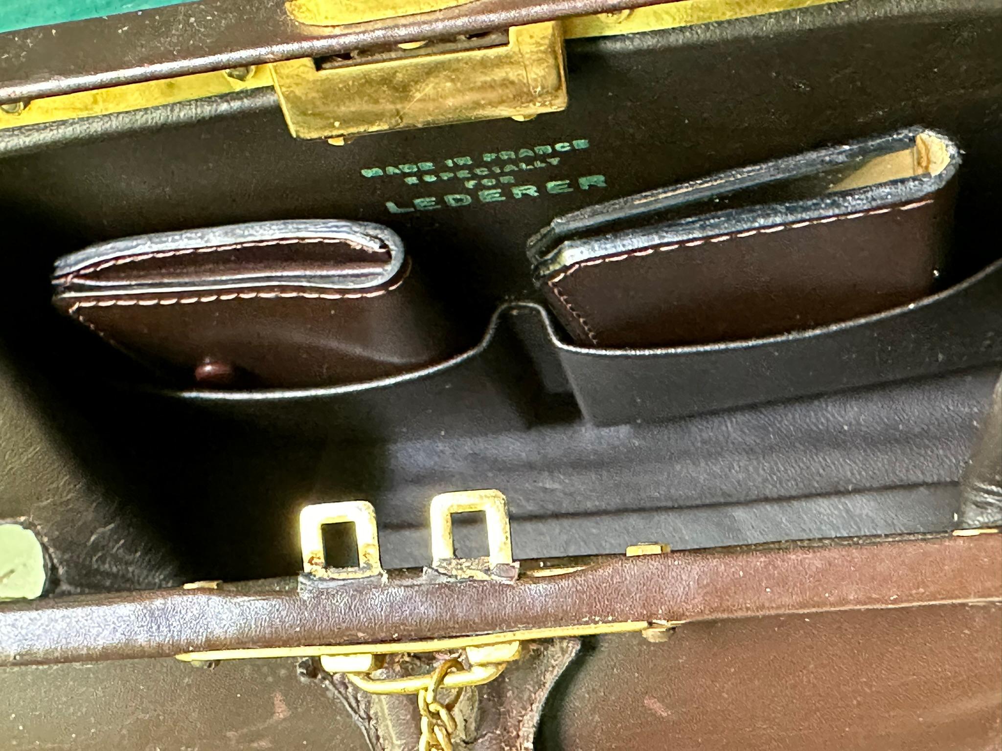 Bolso Vintage Lederer de Cuero Marrón Estructurado con Reloj y Herrajes Dorados 6